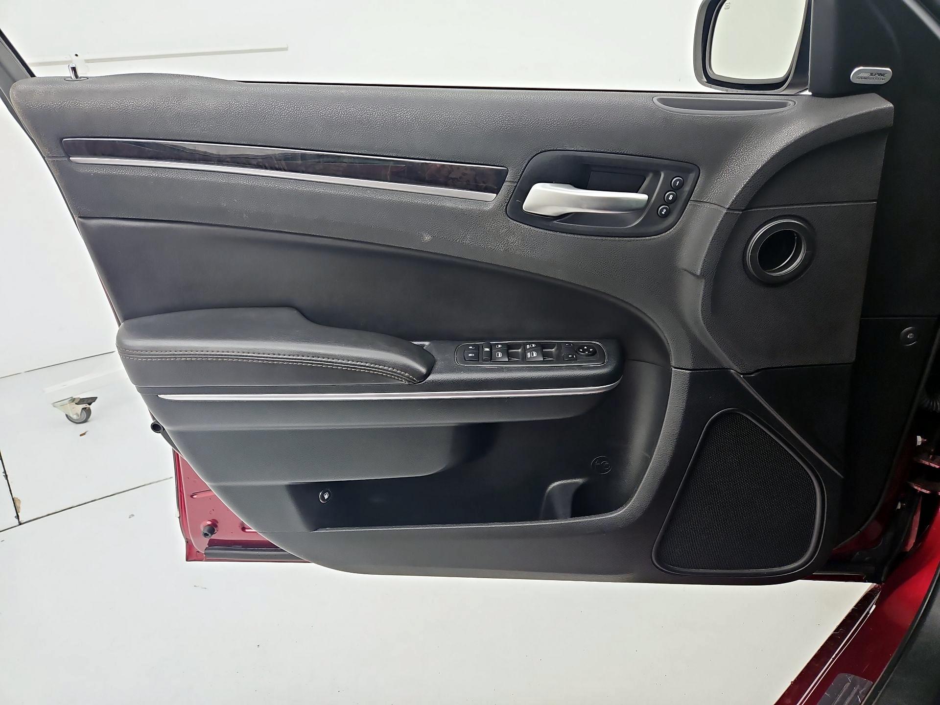 Thumbnail: 2018 Chrysler 300 - 12