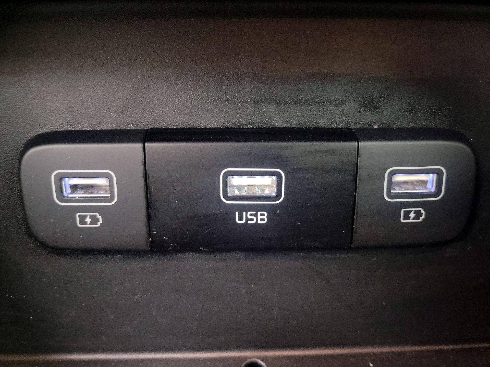 Thumbnail: 2024 Kia Carnival - 18