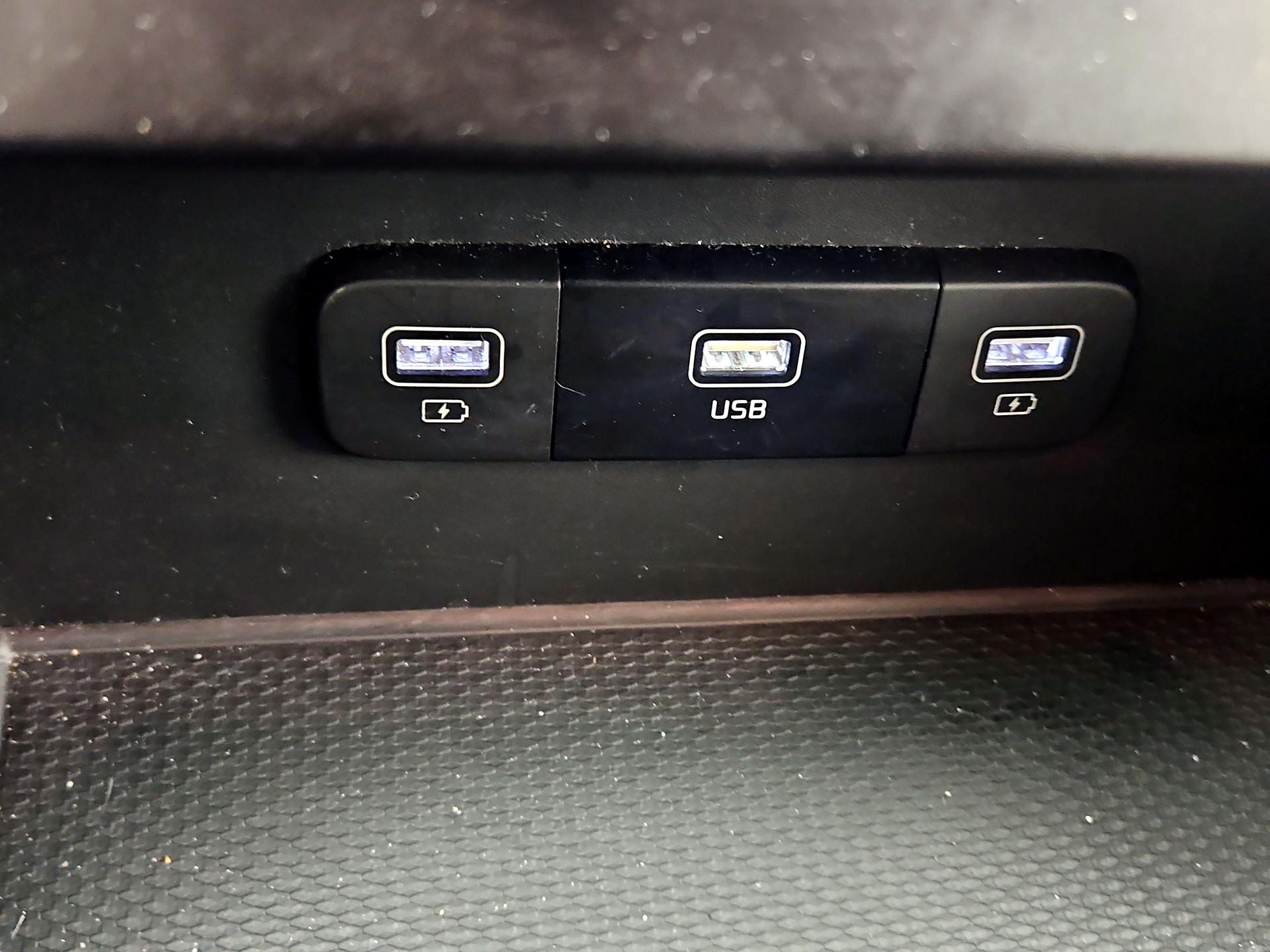 Thumbnail: 2024 Kia Carnival - 18