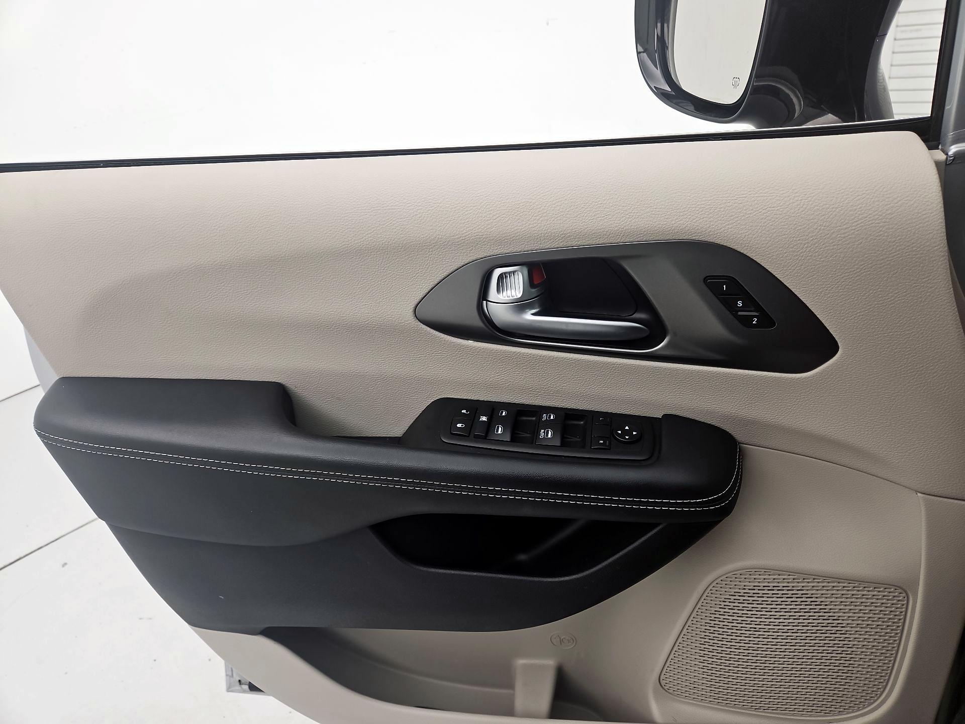 Thumbnail: 2024 Chrysler Pacifica - 12