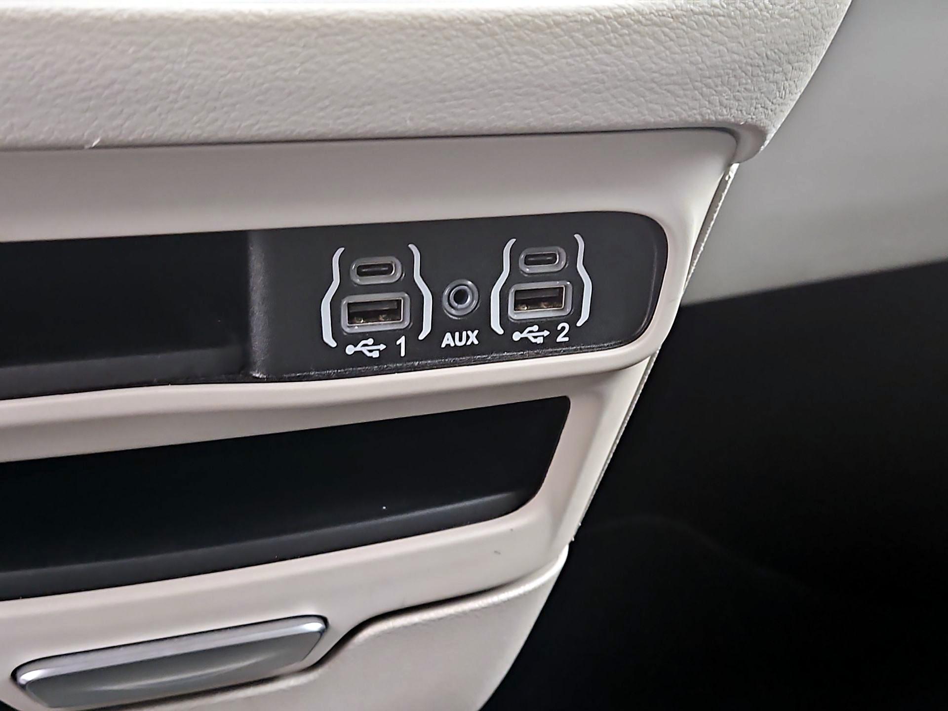 Thumbnail: 2024 Chrysler Pacifica - 18