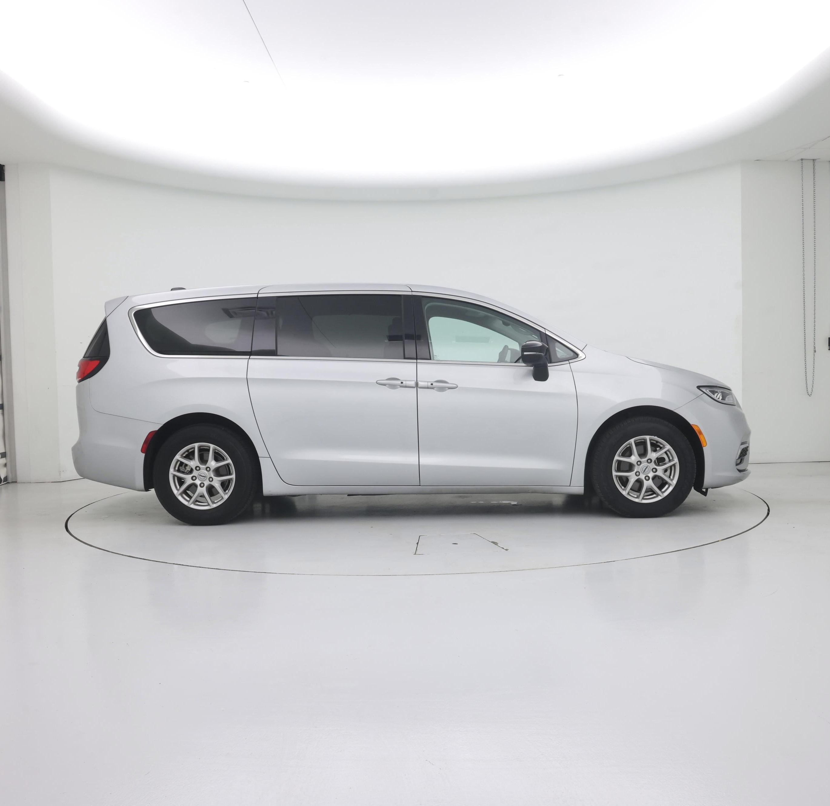 Thumbnail: 2024 Chrysler Pacifica - 7