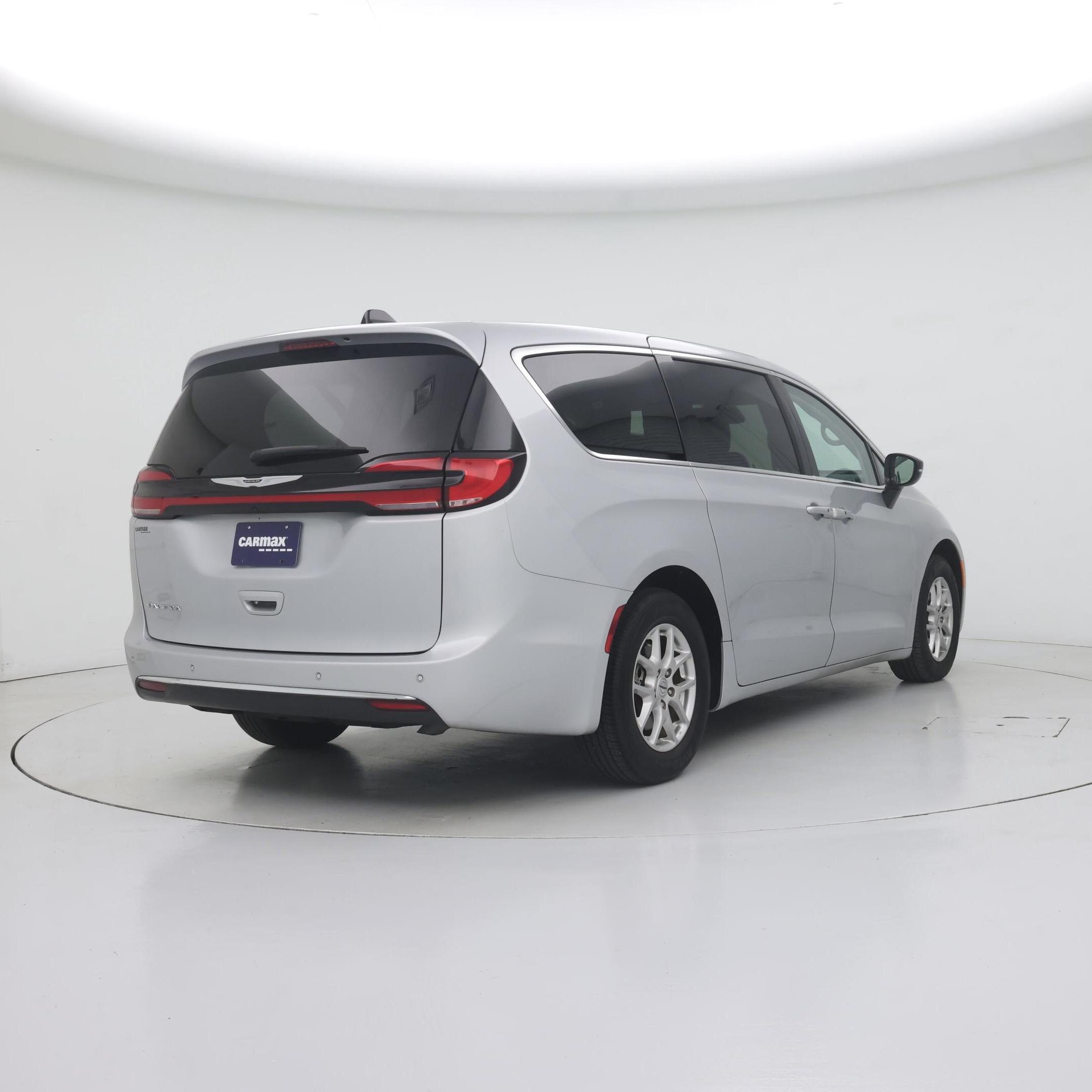 Thumbnail: 2024 Chrysler Pacifica - 8