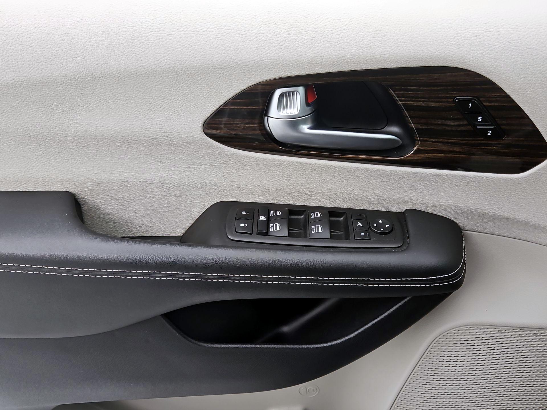 Thumbnail: 2024 Chrysler Pacifica - 12