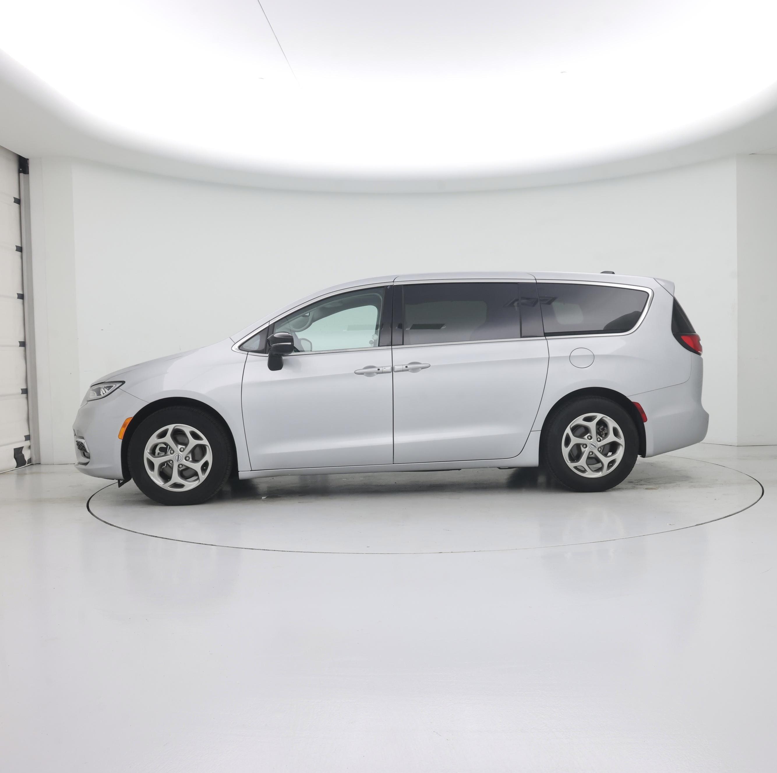 Thumbnail: 2024 Chrysler Pacifica - 3