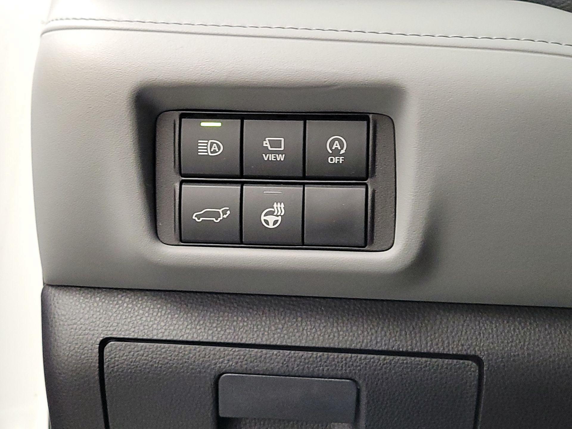 Thumbnail: 2023 Toyota Highlander - 13