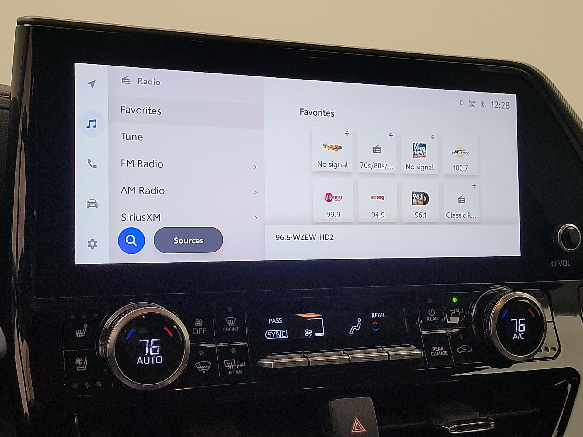 Thumbnail: 2023 Toyota Highlander - 15