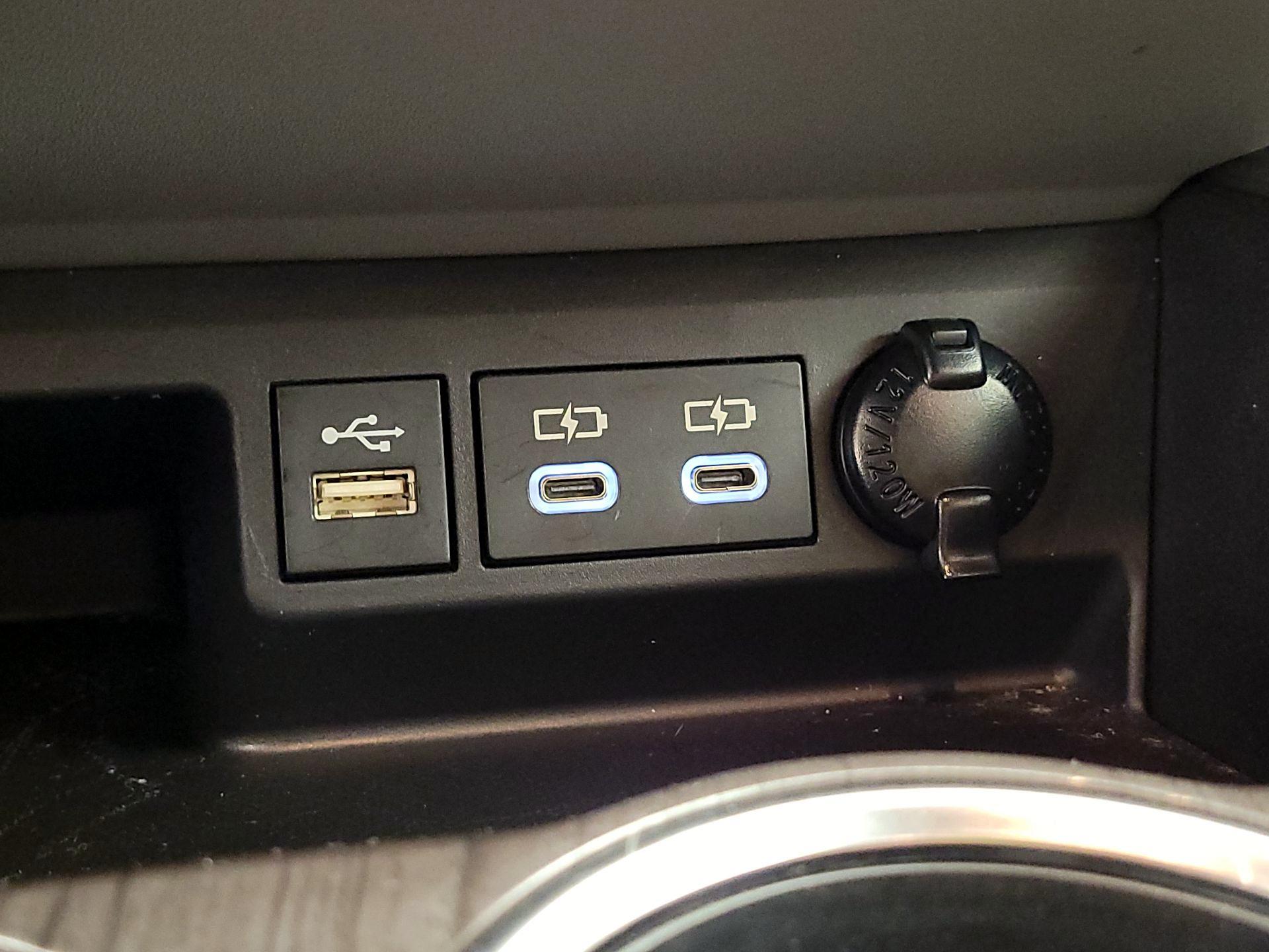 Thumbnail: 2023 Toyota Highlander - 18