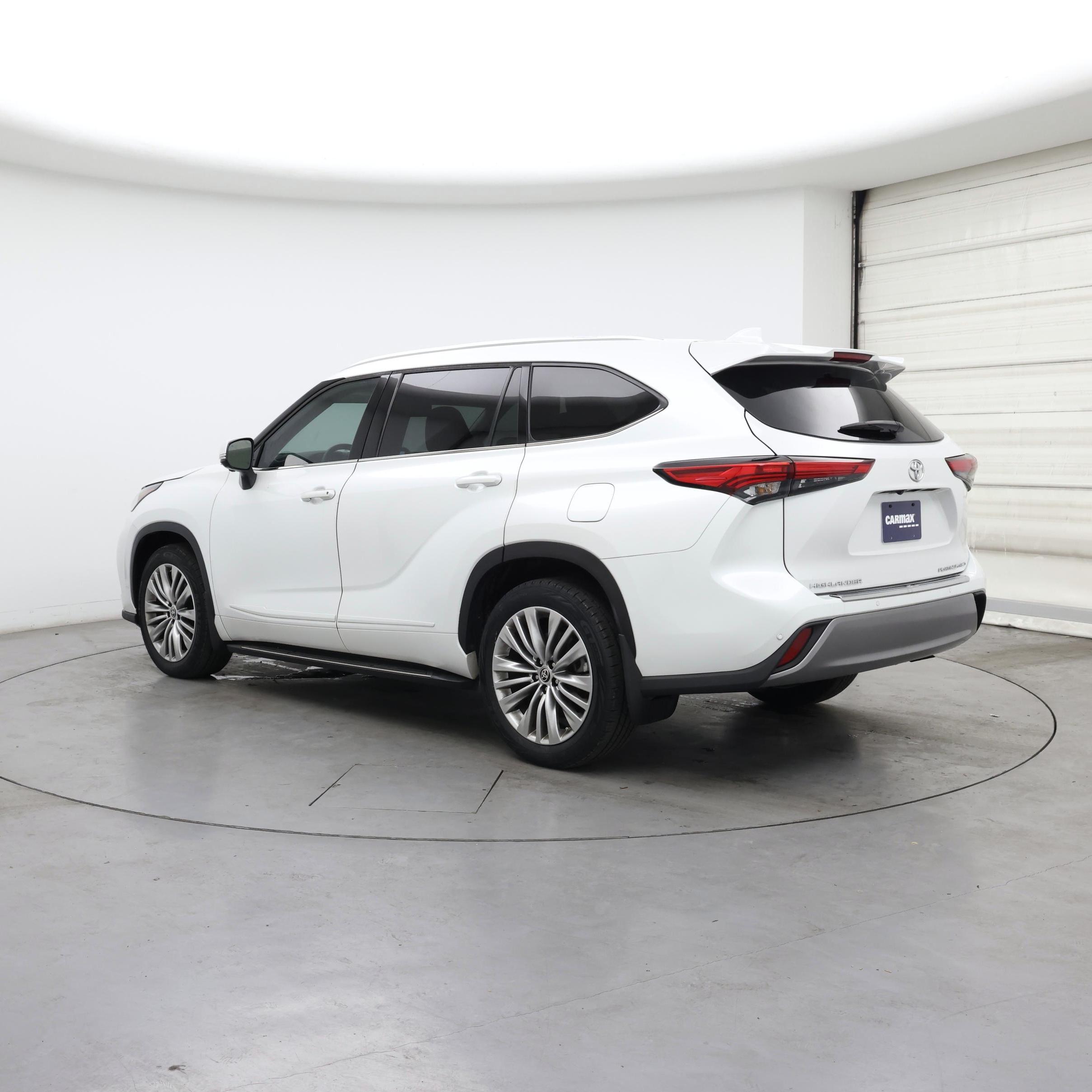 Thumbnail: 2023 Toyota Highlander - 2