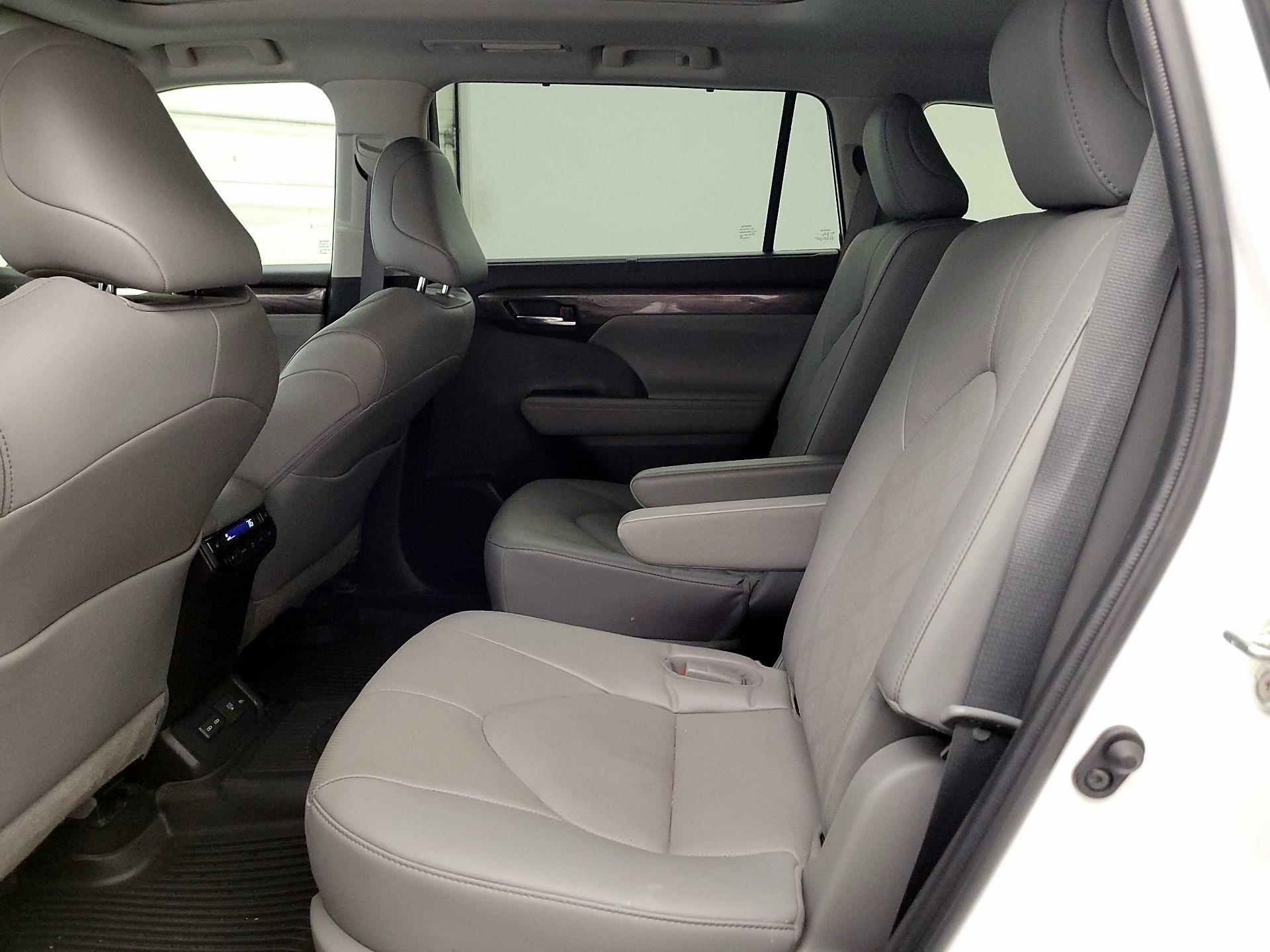 Thumbnail: 2023 Toyota Highlander - 19