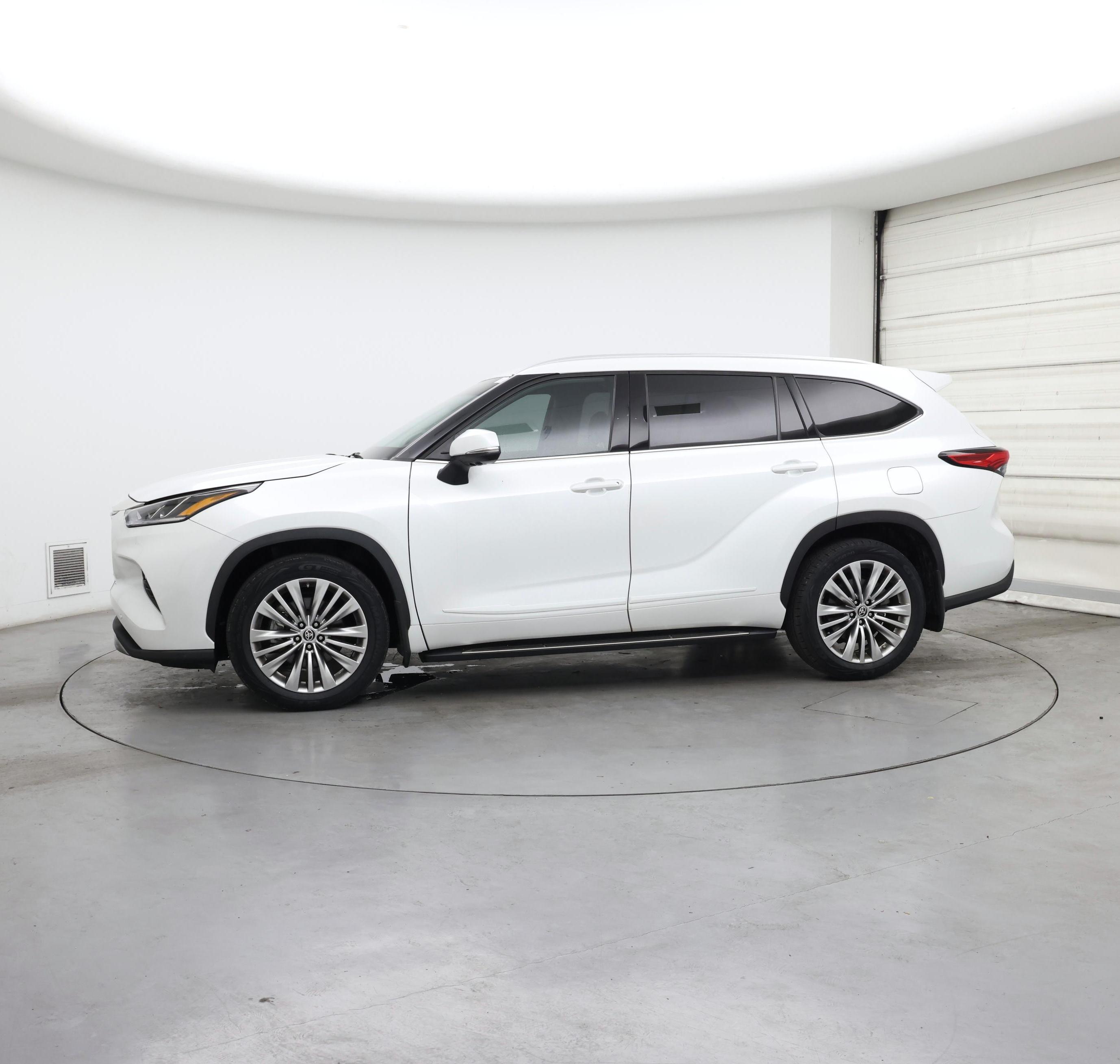 Thumbnail: 2023 Toyota Highlander - 3