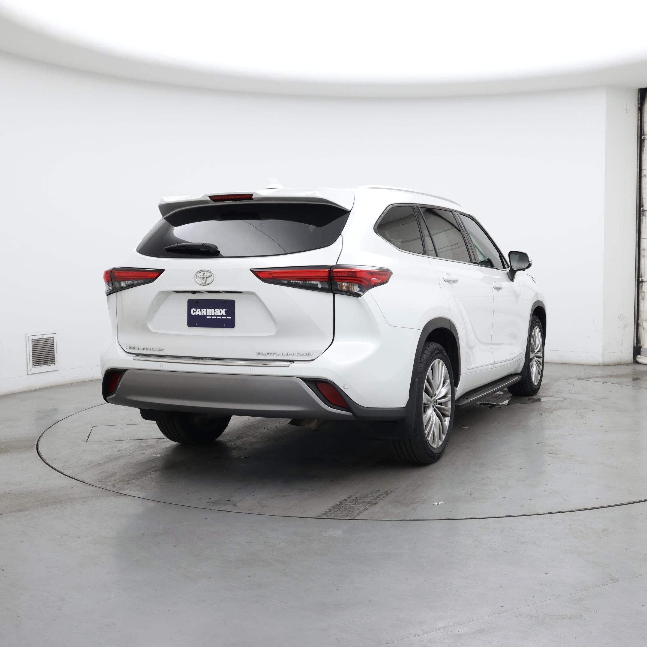 Thumbnail: 2023 Toyota Highlander - 8