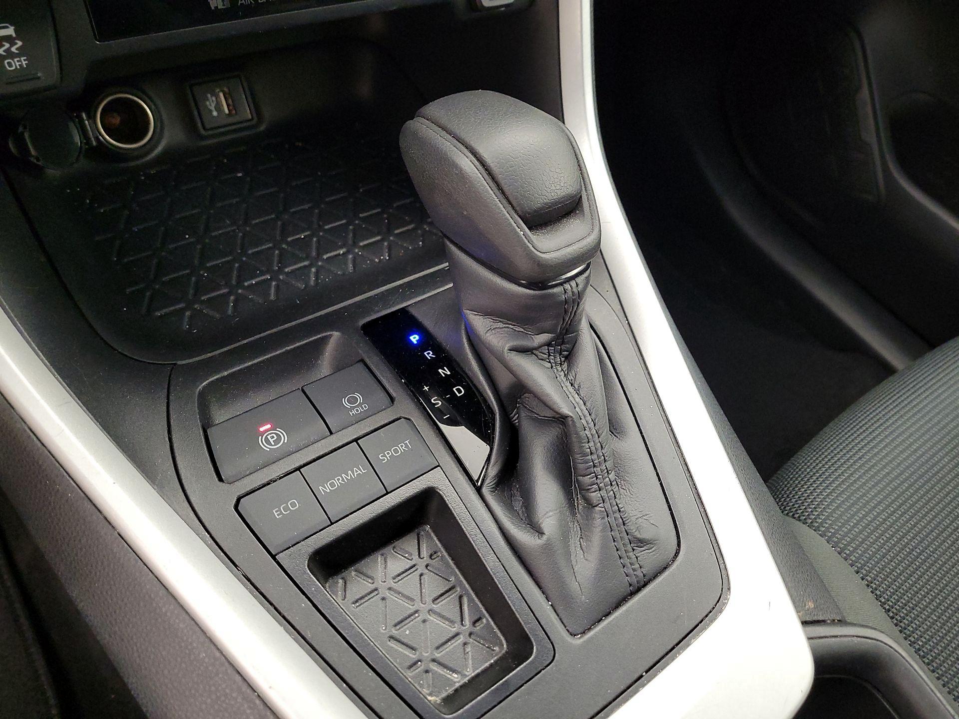 Thumbnail: 2024 Toyota RAV4 - 17