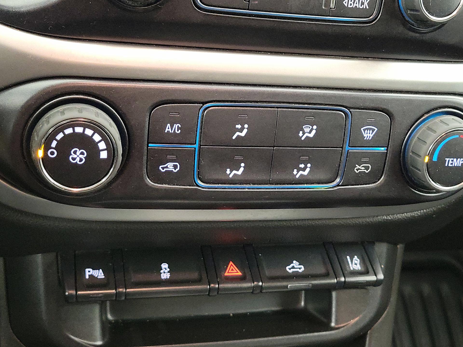 Thumbnail: 2022 Chevrolet Colorado - 16