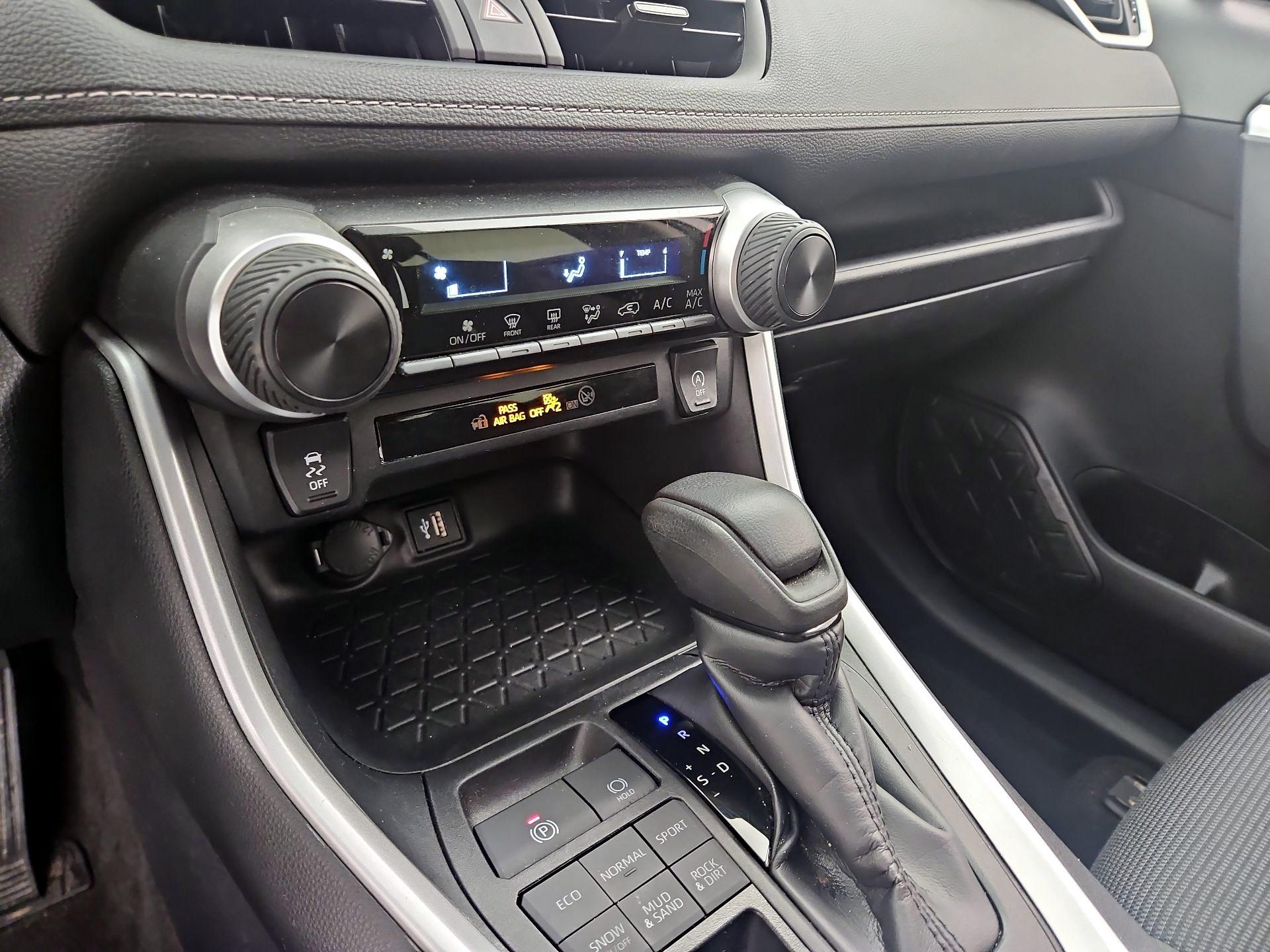 Thumbnail: 2024 Toyota RAV4 - 16