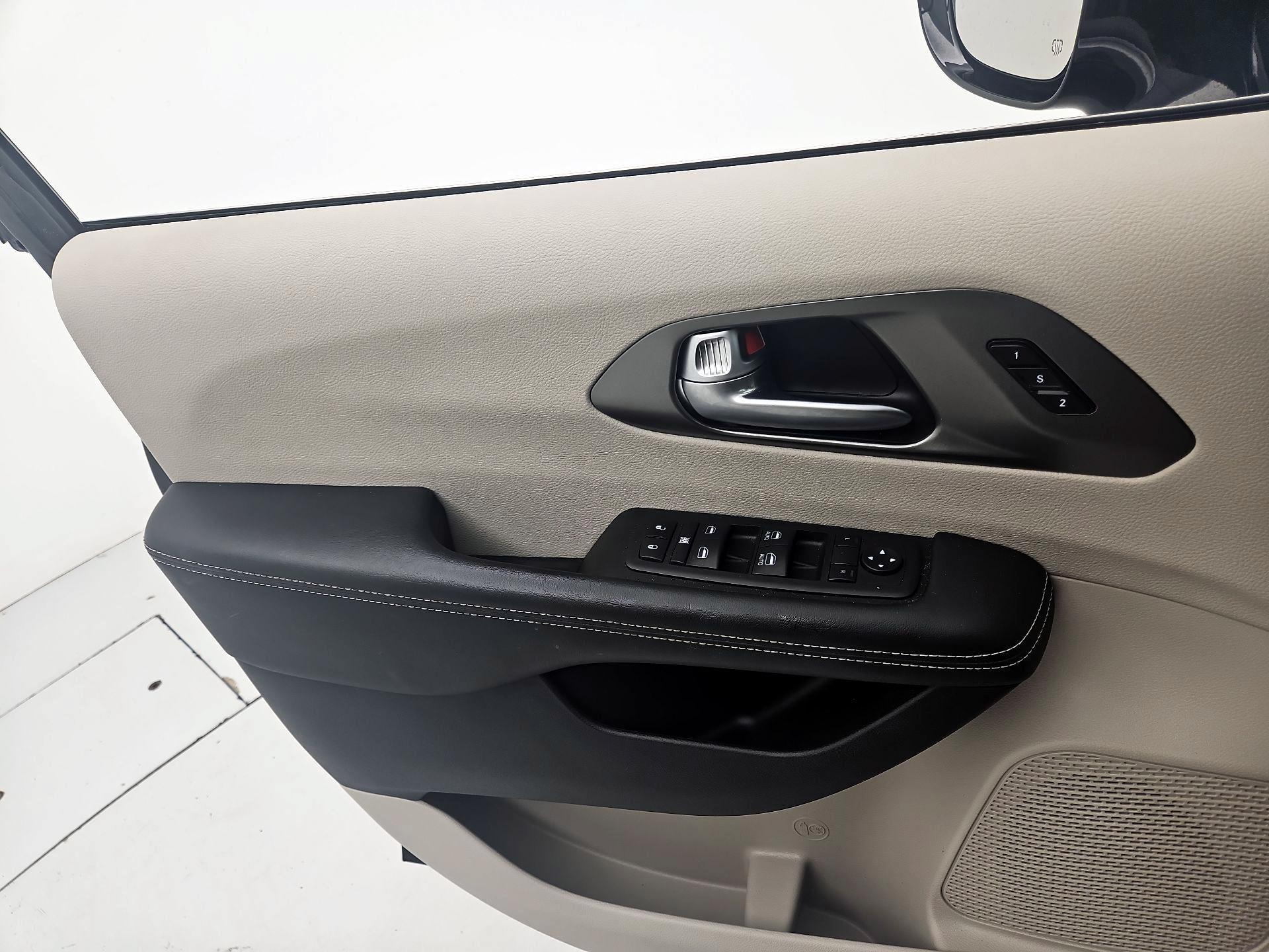 Thumbnail: 2024 Chrysler Pacifica - 12