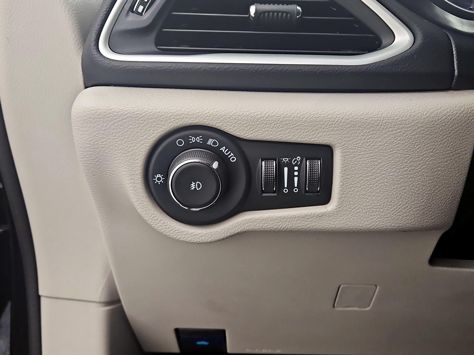 Thumbnail: 2024 Chrysler Pacifica - 13