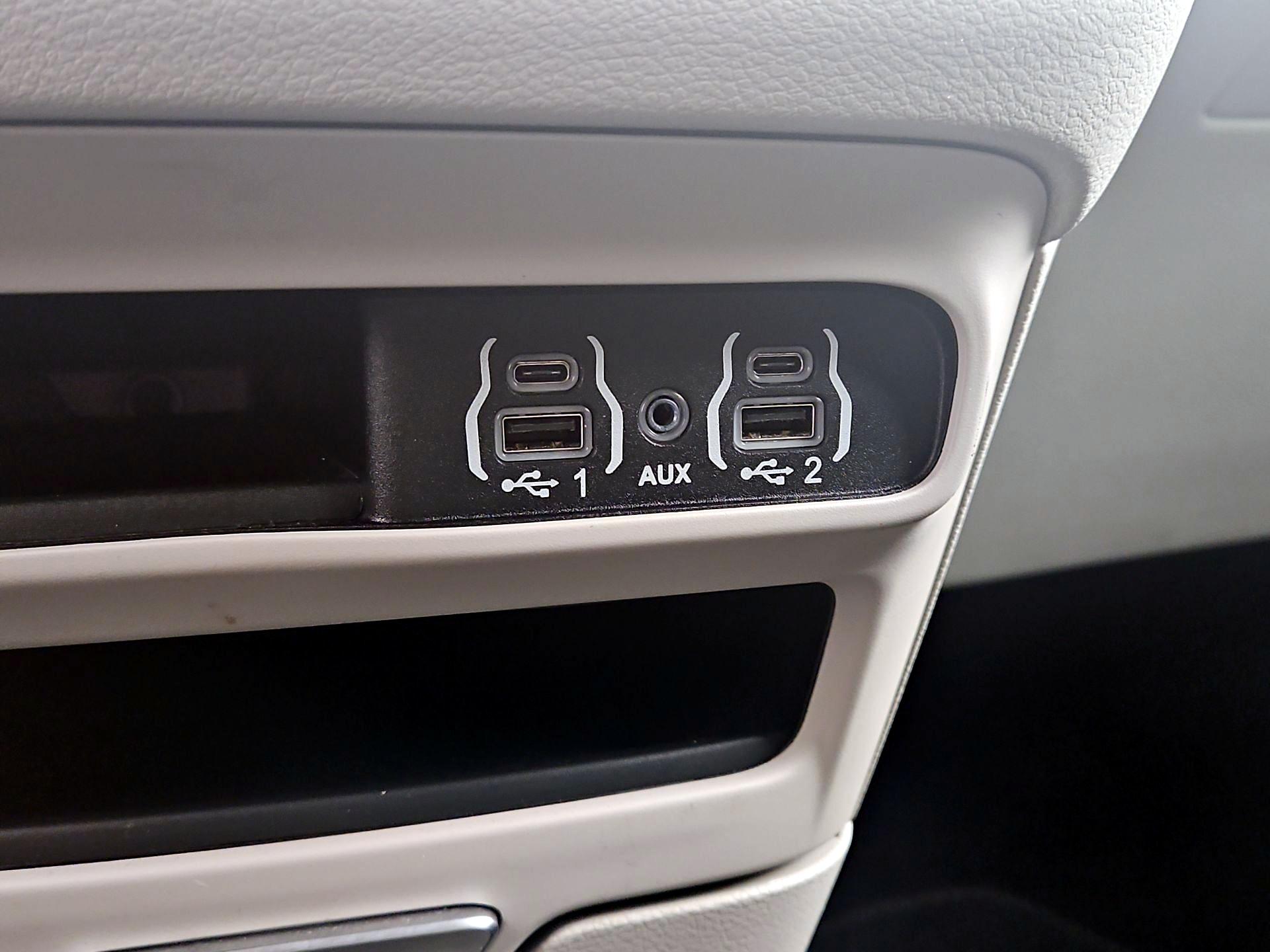 Thumbnail: 2024 Chrysler Pacifica - 18