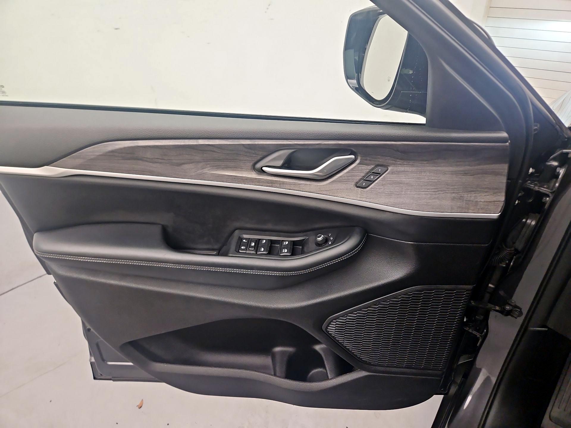 Thumbnail: 2023 Jeep Grand Cherokee L - 12