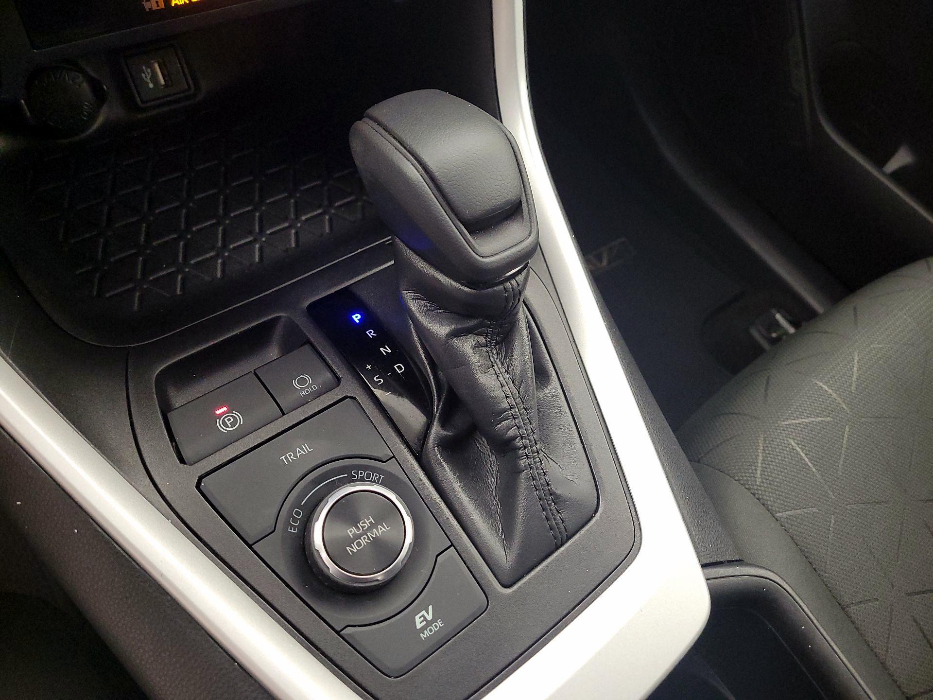 Thumbnail: 2023 Toyota RAV4 - 17