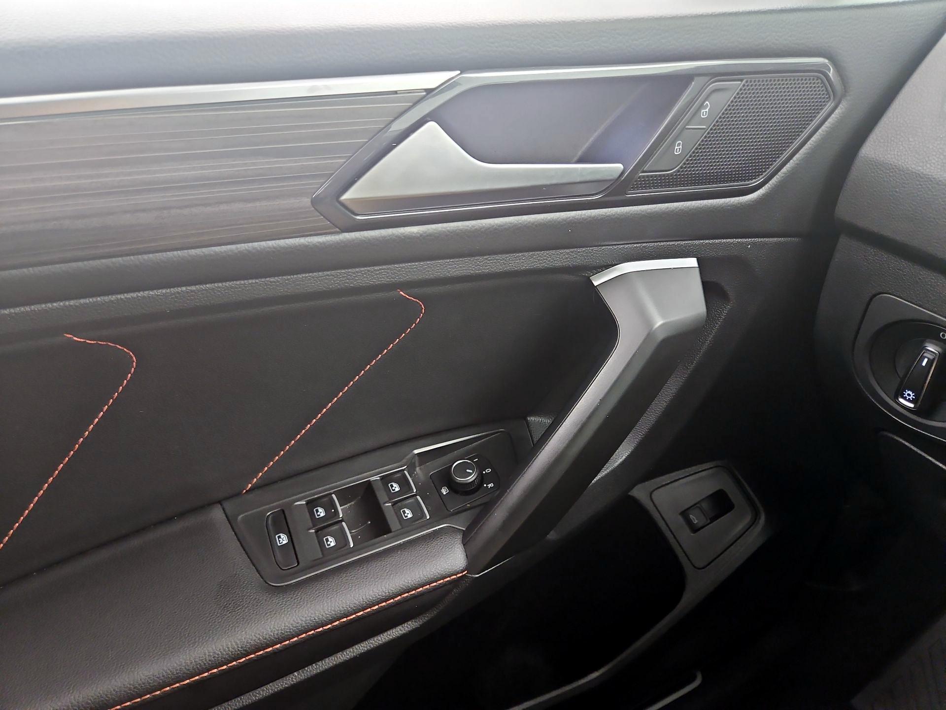 Thumbnail: 2024 Volkswagen Tiguan - 12