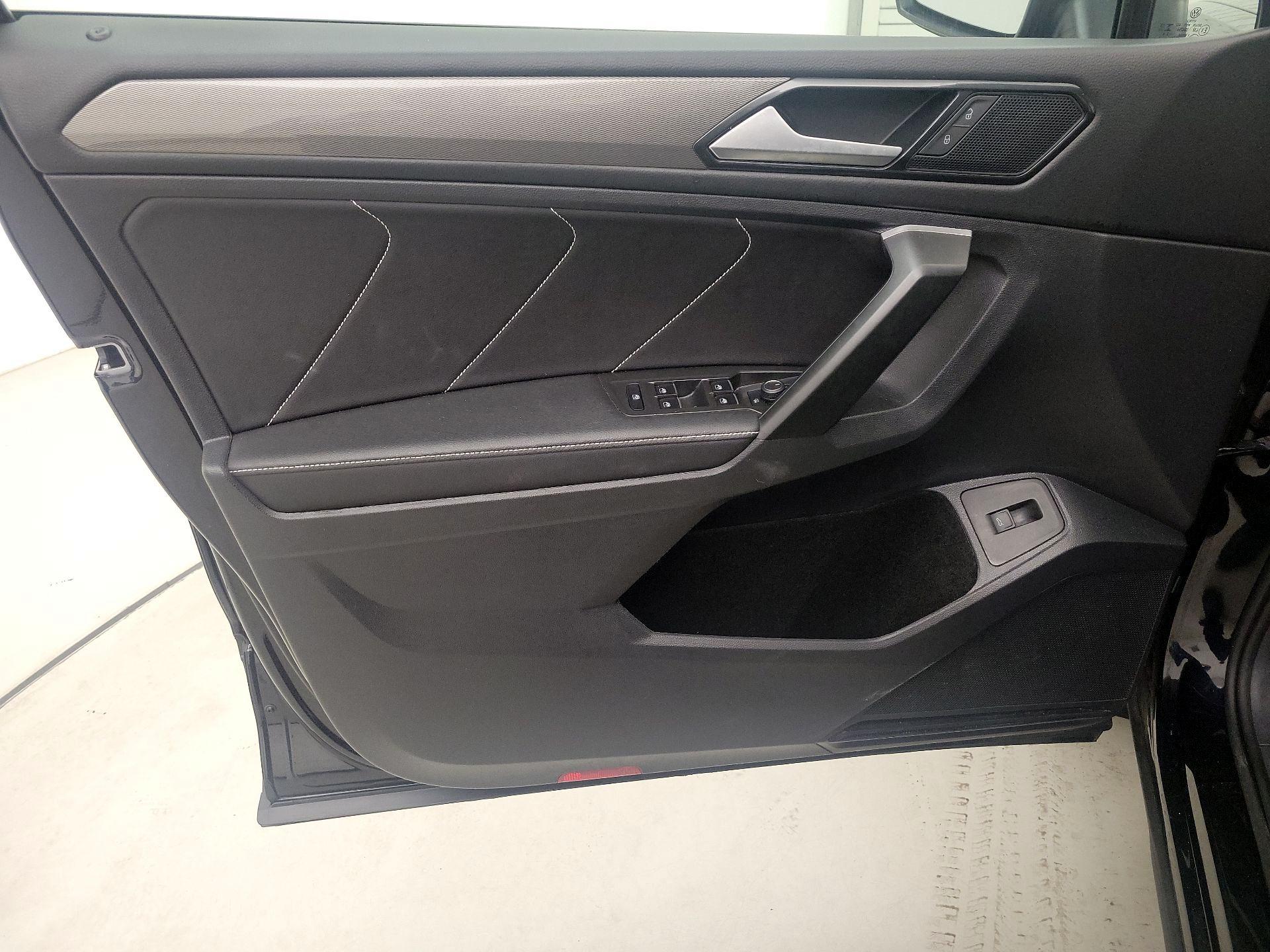 Thumbnail: 2024 Volkswagen Tiguan - 12