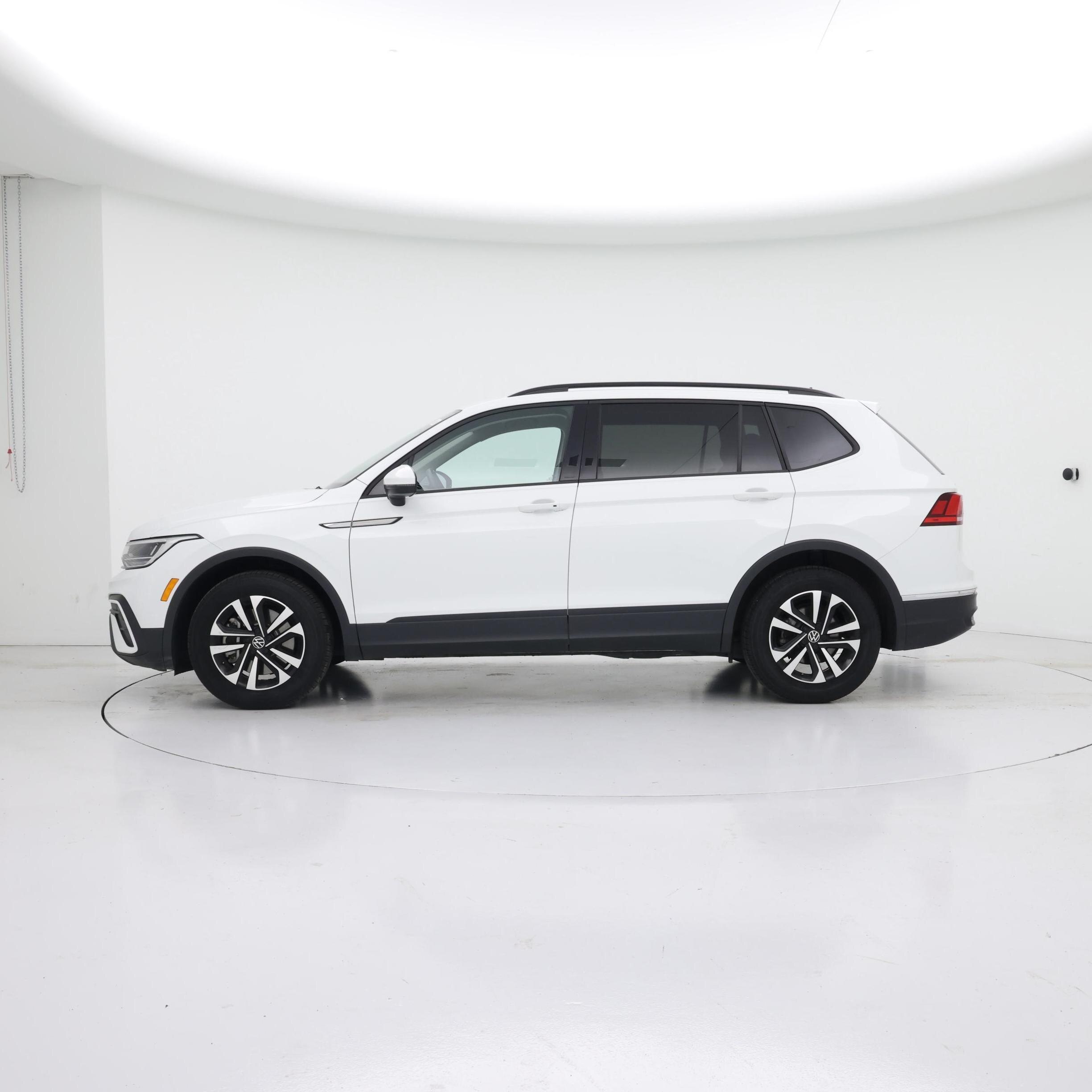 Thumbnail: 2024 Volkswagen Tiguan - 3