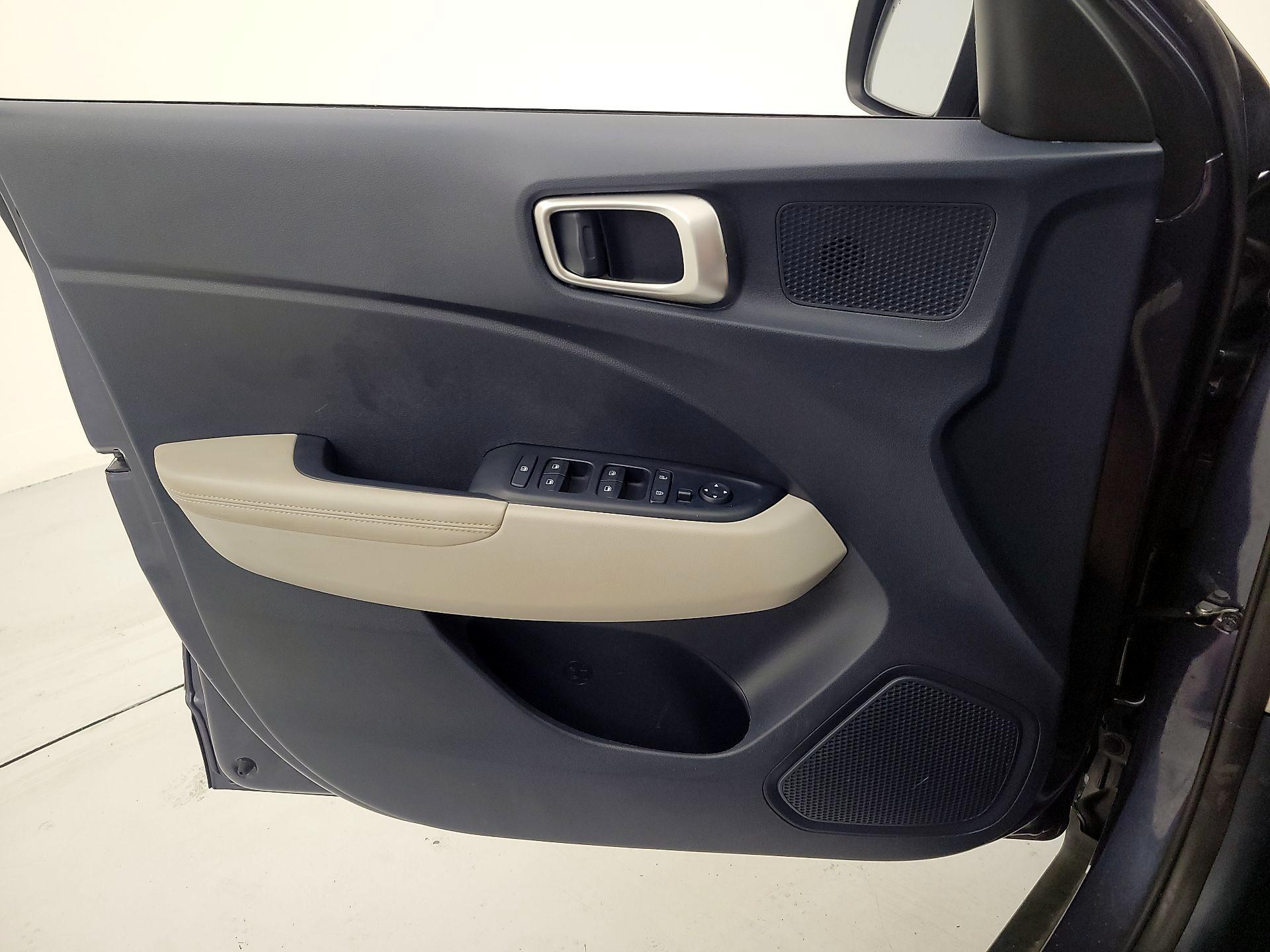 Thumbnail: 2023 Hyundai Venue - 12