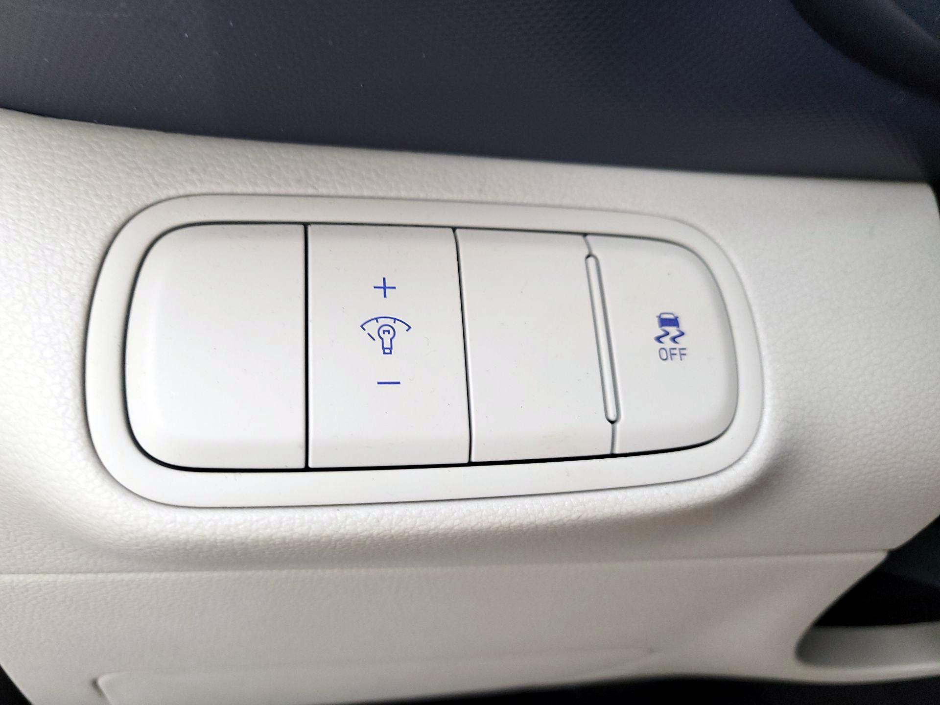 Thumbnail: 2023 Hyundai Venue - 13