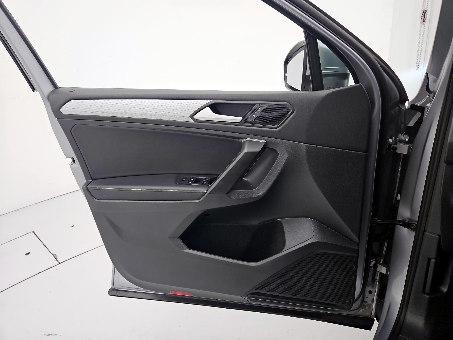 Thumbnail: 2024 Volkswagen Tiguan - 12