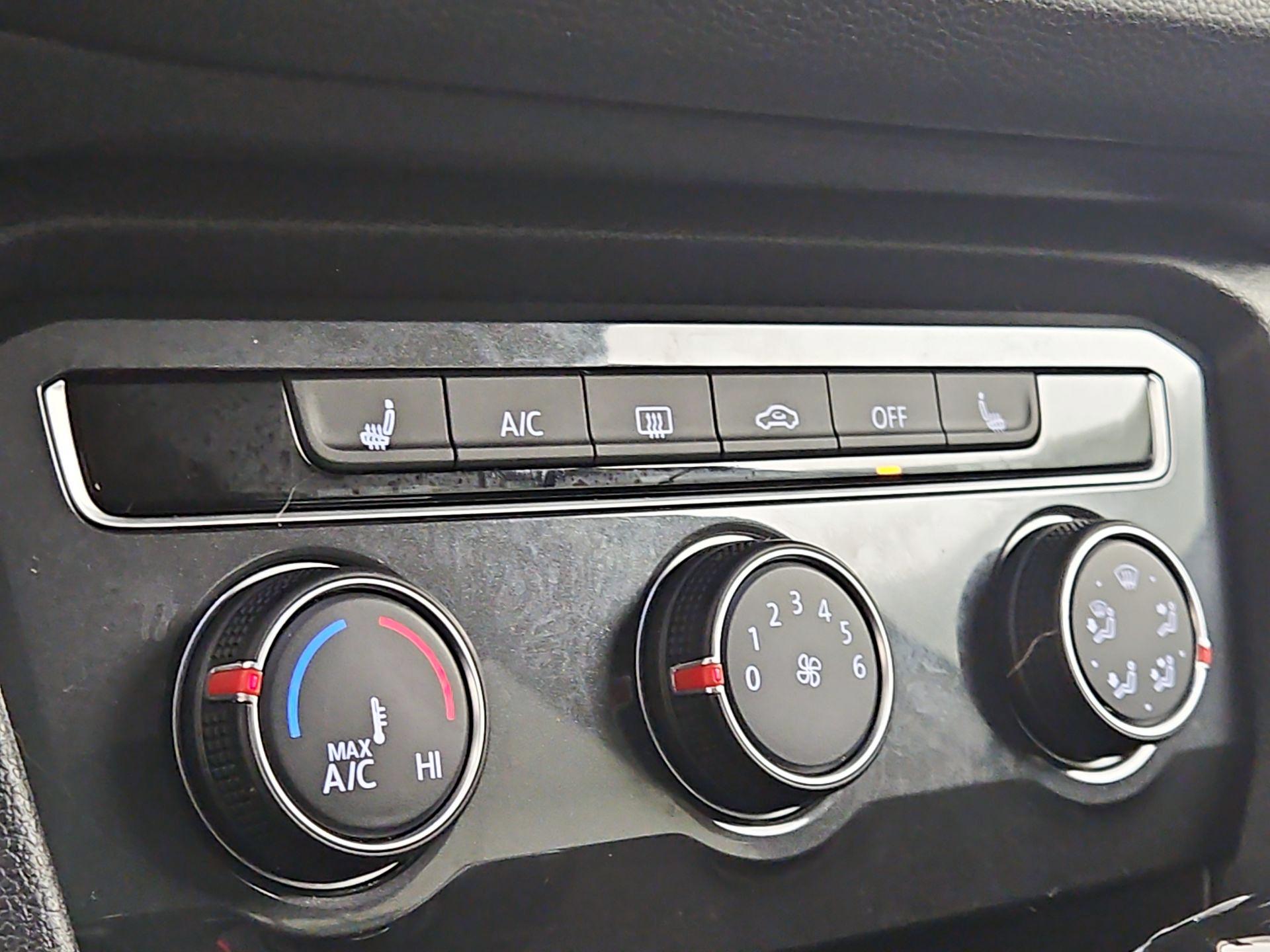 Thumbnail: 2024 Volkswagen Tiguan - 16