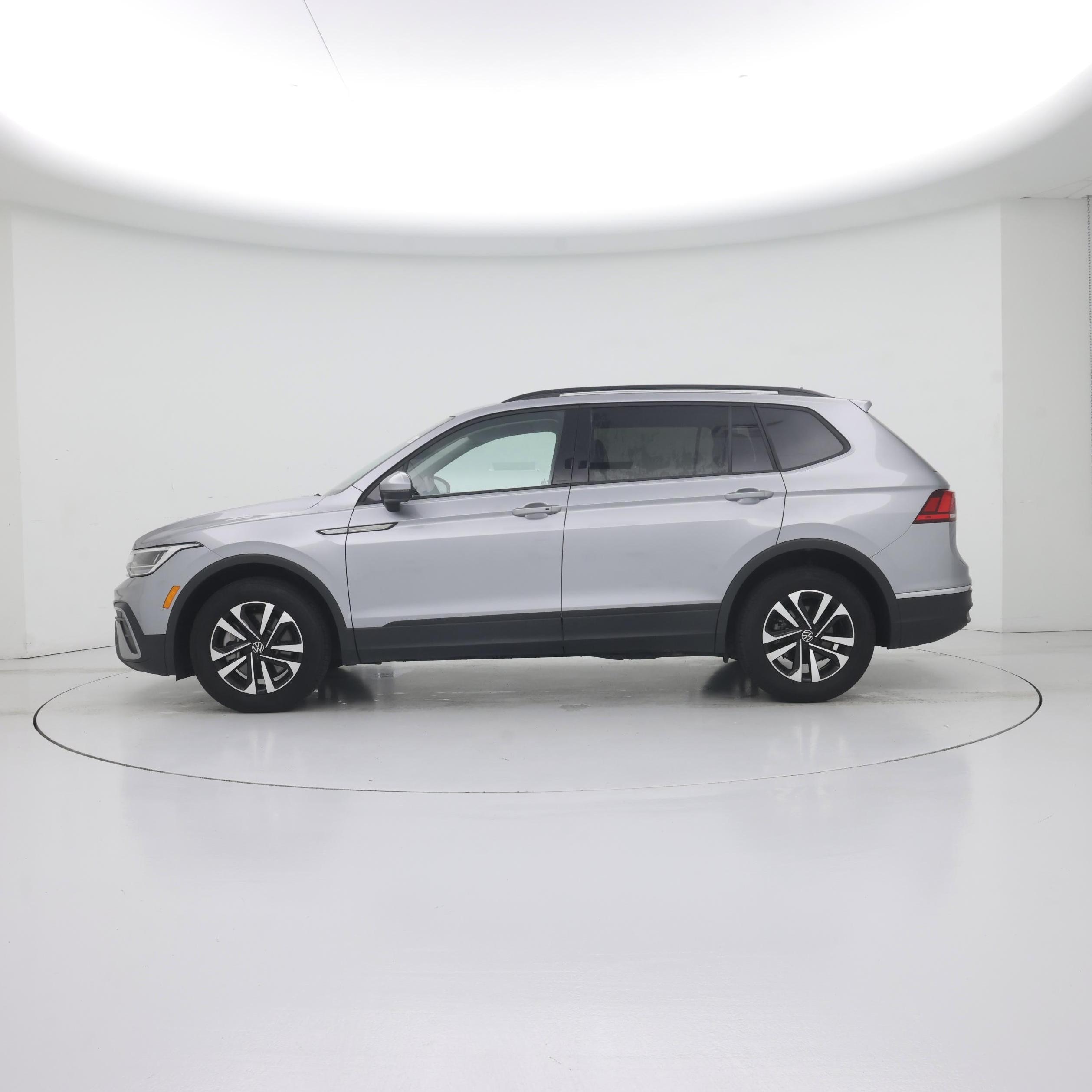 Thumbnail: 2024 Volkswagen Tiguan - 3