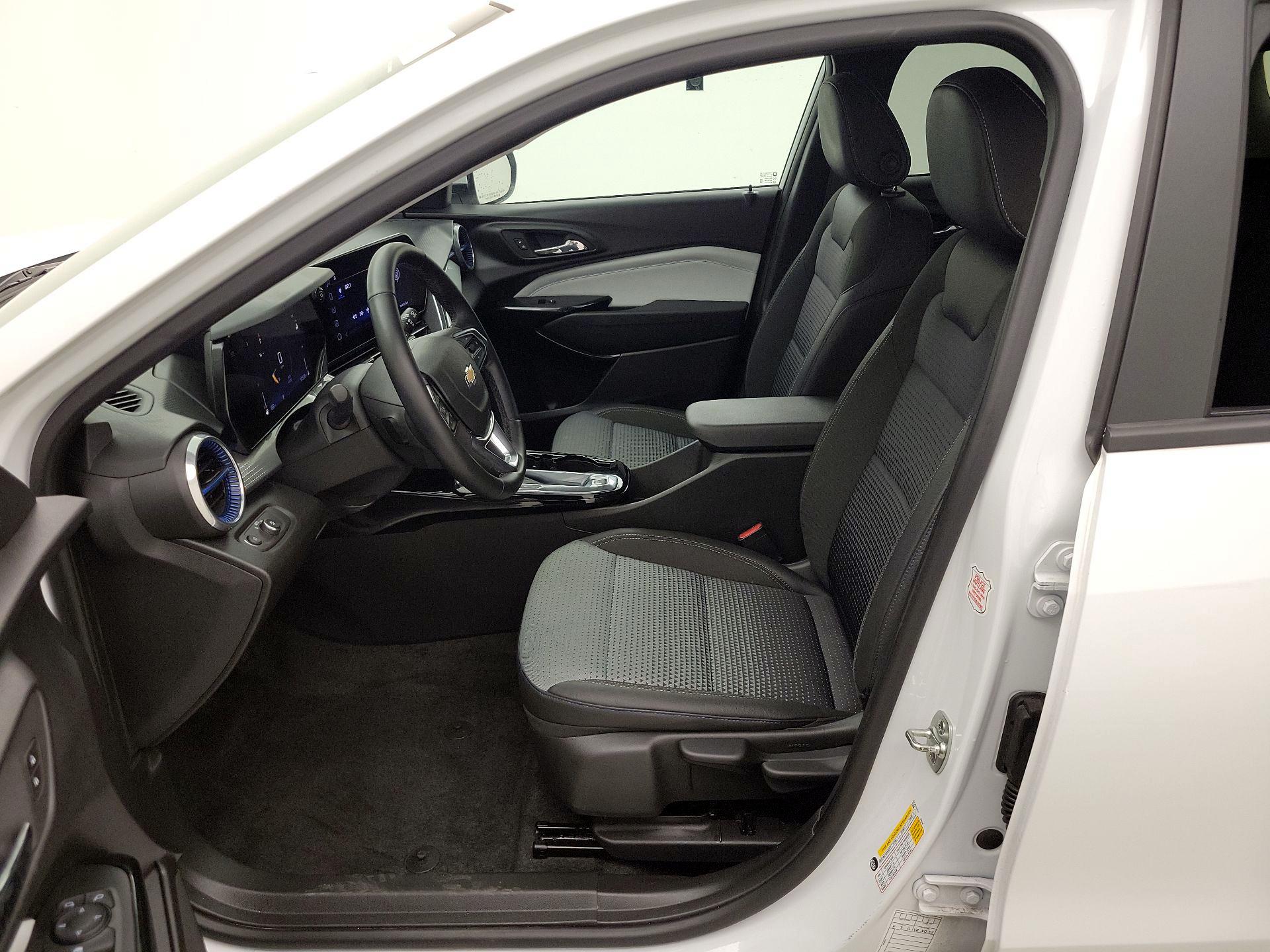 Thumbnail: 2025 Chevrolet Trax - 11