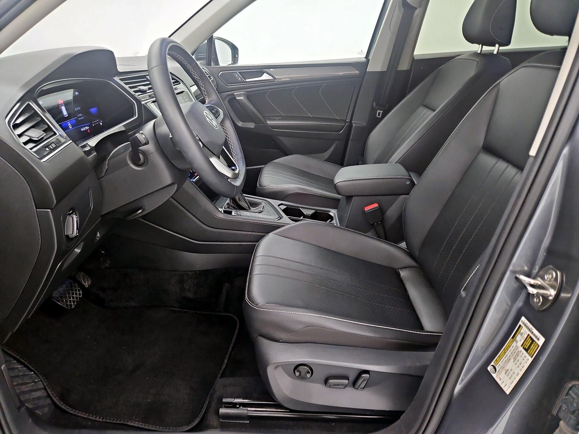 Thumbnail: 2023 Volkswagen Tiguan - 11