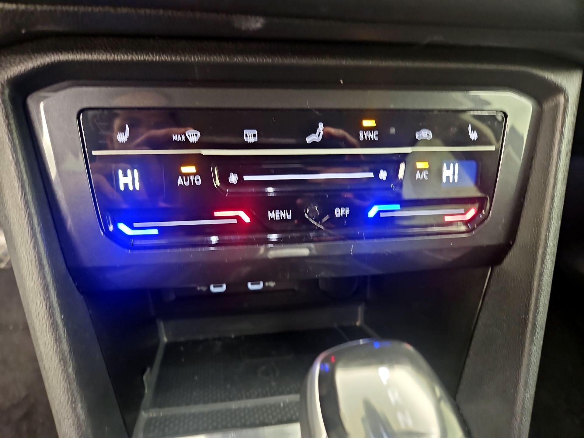 Thumbnail: 2023 Volkswagen Tiguan - 16