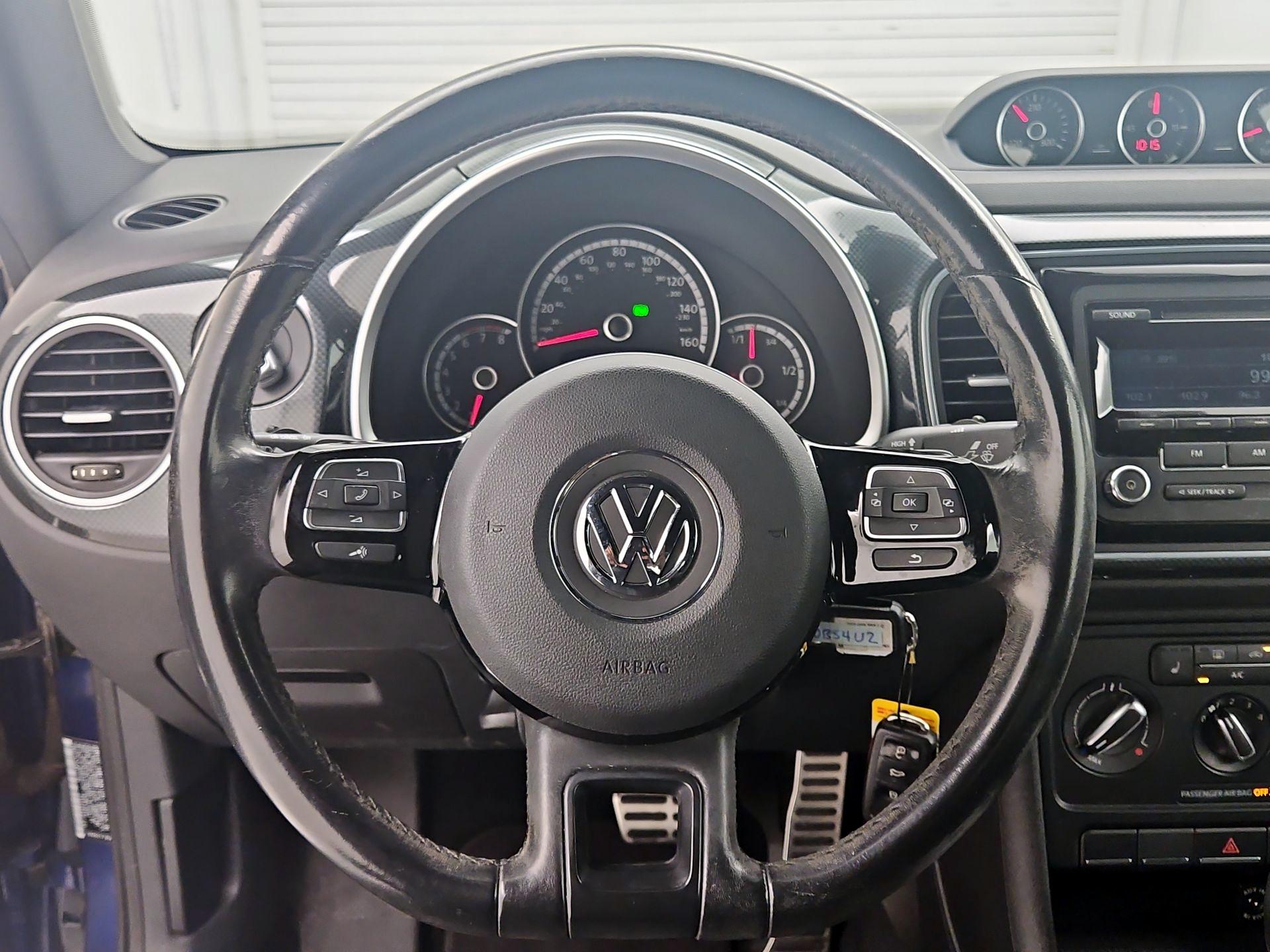 Thumbnail: 2014 Volkswagen Beetle - 10