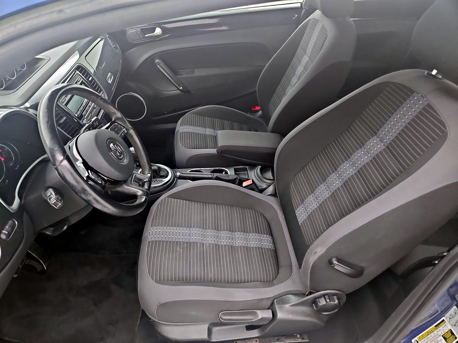 Thumbnail: 2014 Volkswagen Beetle - 11