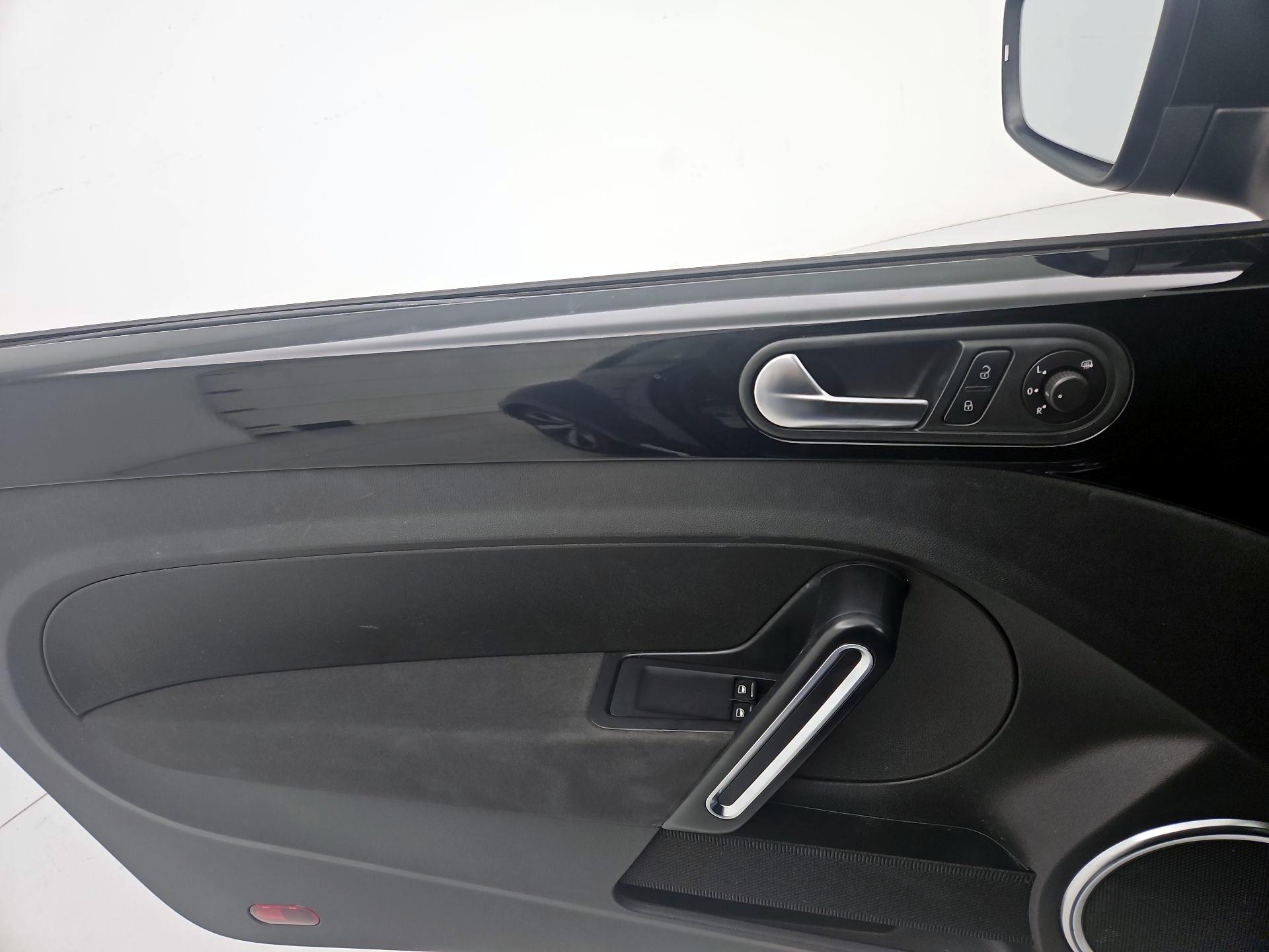 Thumbnail: 2014 Volkswagen Beetle - 12