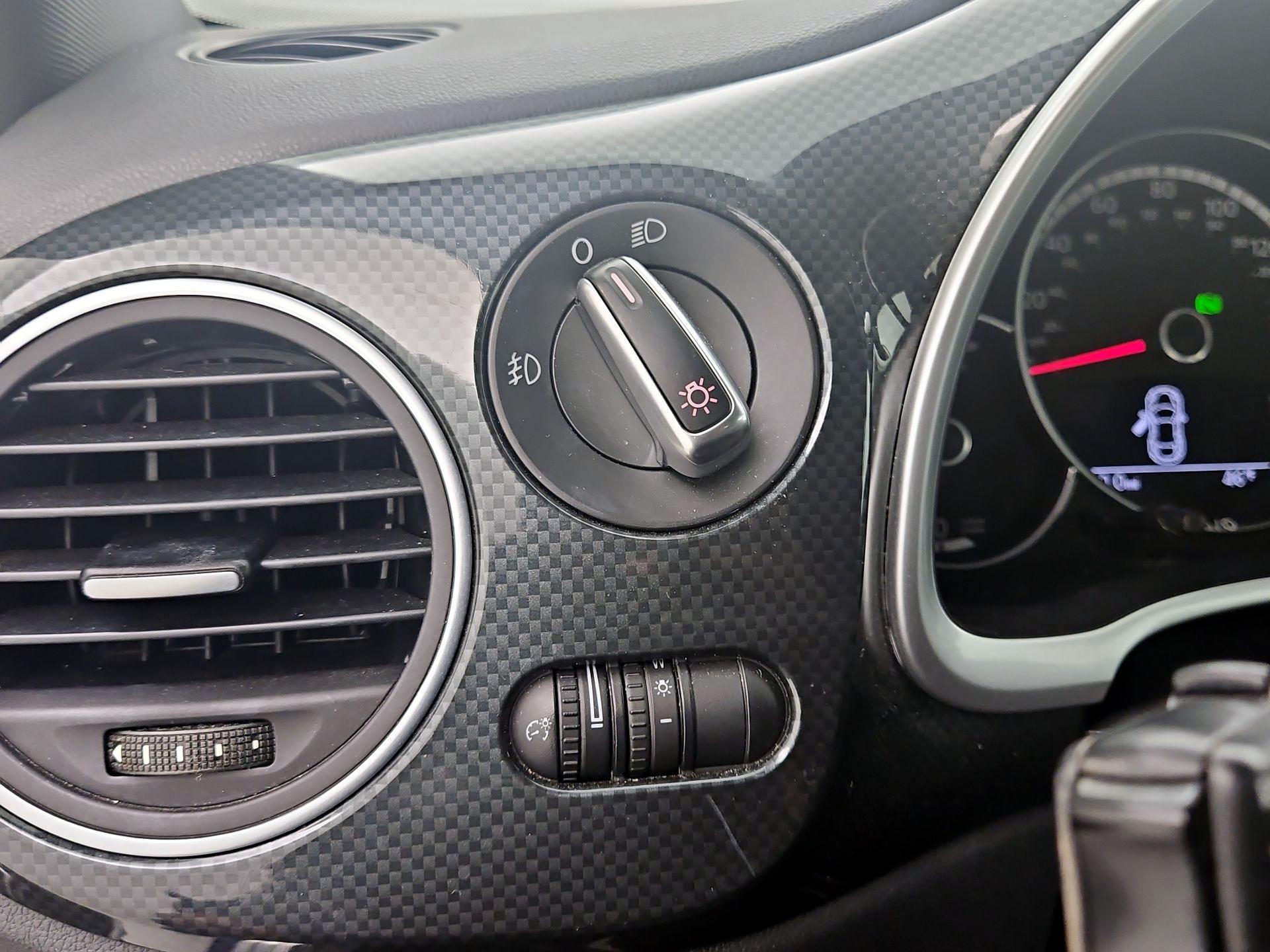 Thumbnail: 2014 Volkswagen Beetle - 13