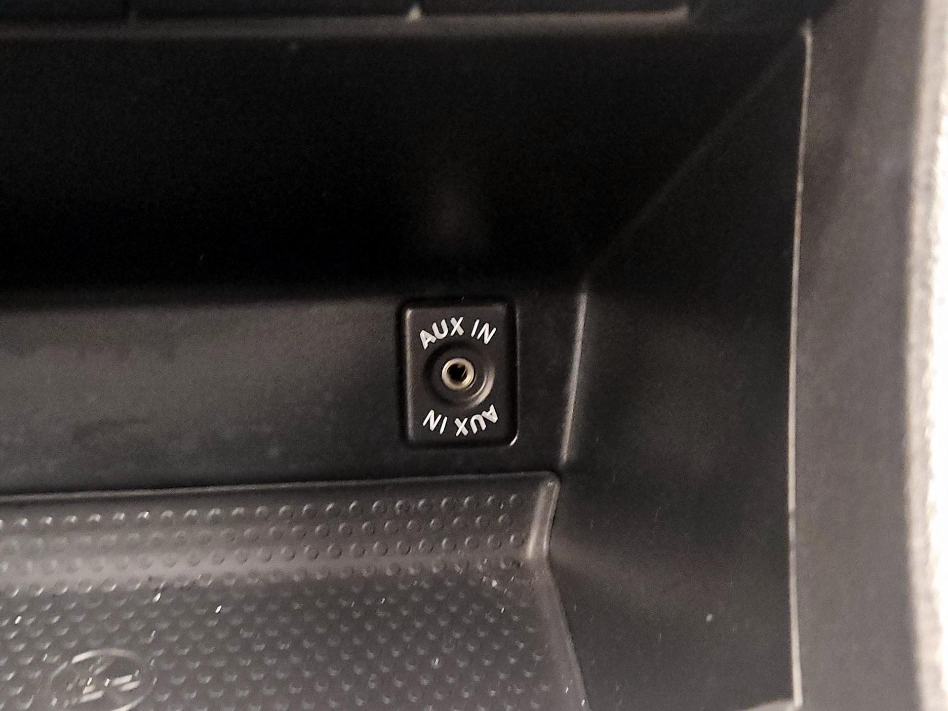 Thumbnail: 2014 Volkswagen Beetle - 17