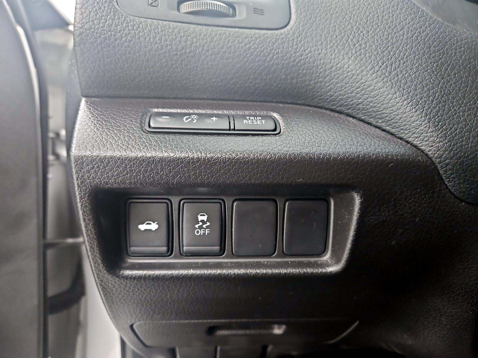 Thumbnail: 2018 Nissan Altima - 13