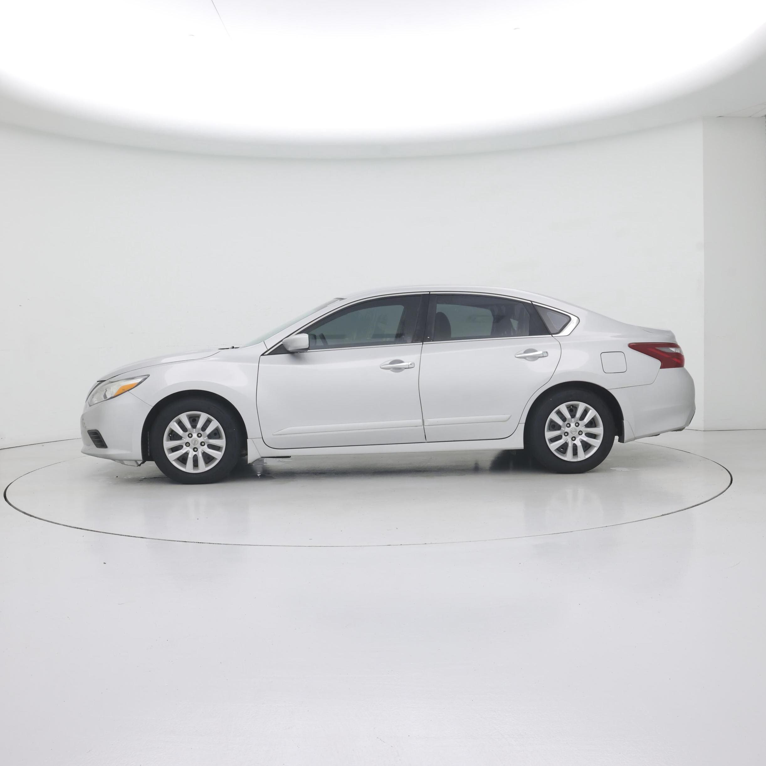 Thumbnail: 2018 Nissan Altima - 3