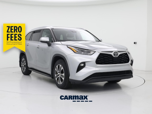 Silver 2021 Toyota Highlander XLE FWD SUV / Crossover Front-Wheel Drive Automatic