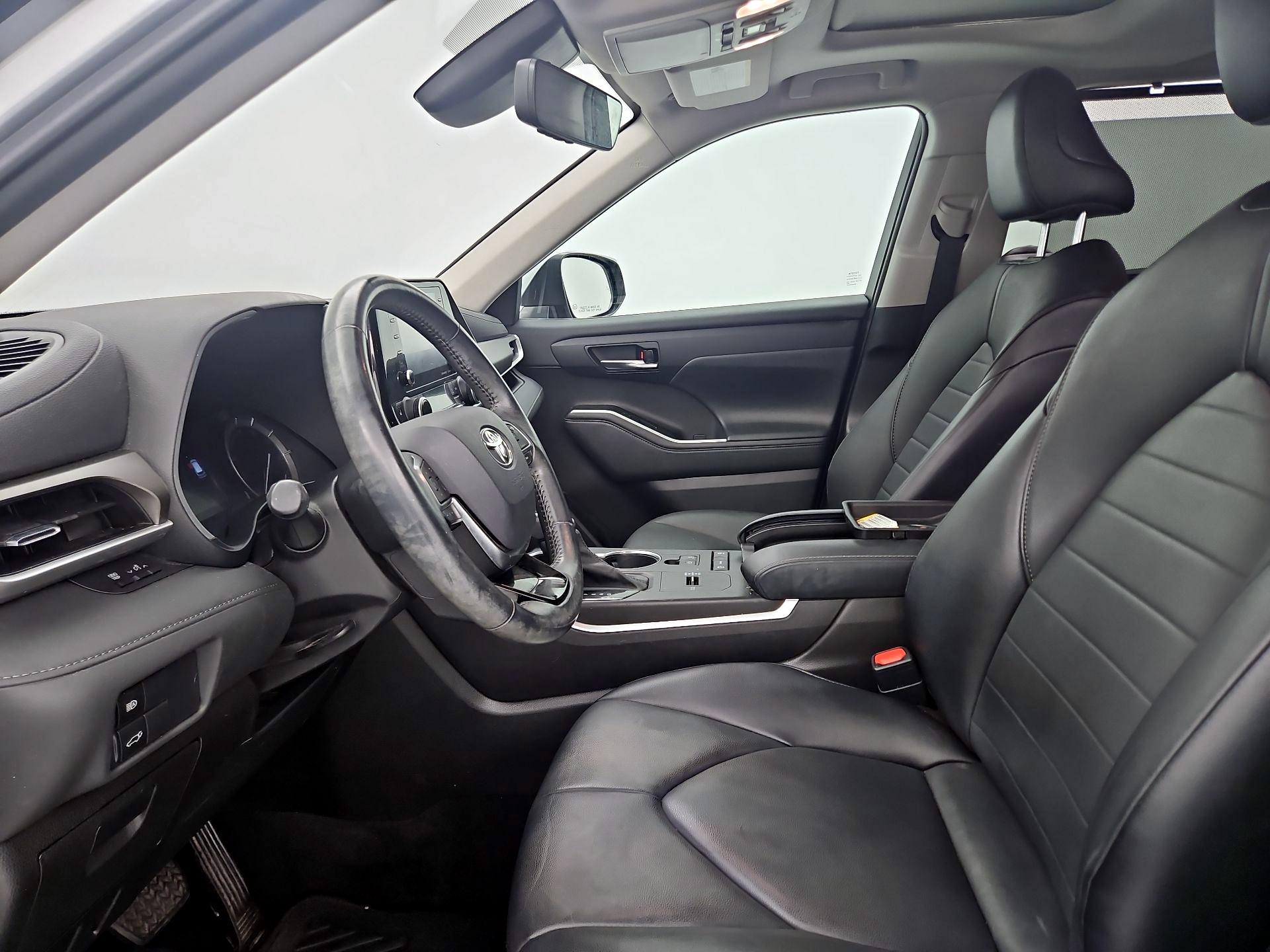 Thumbnail: 2021 Toyota Highlander - 11