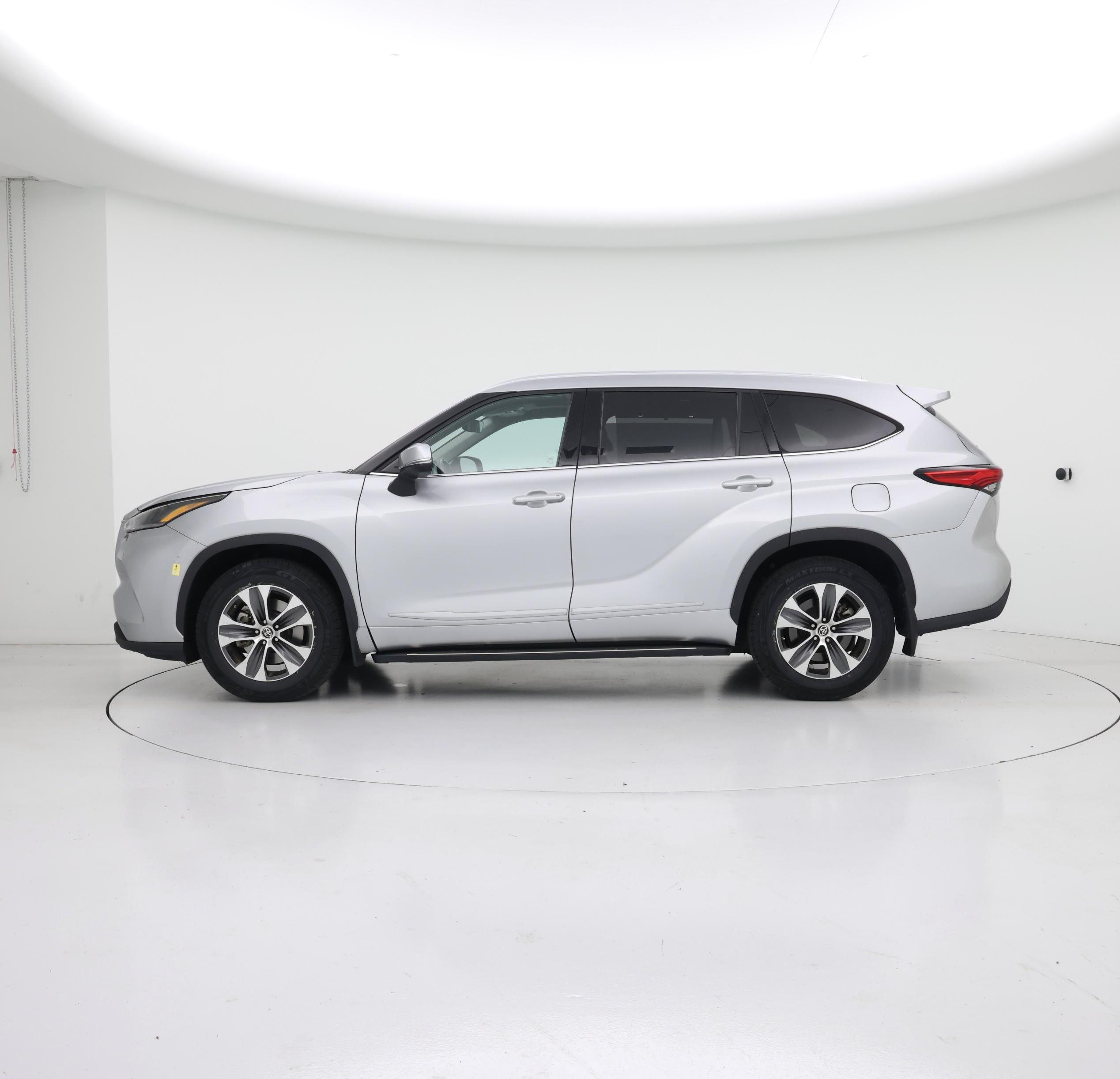 Thumbnail: 2021 Toyota Highlander - 3