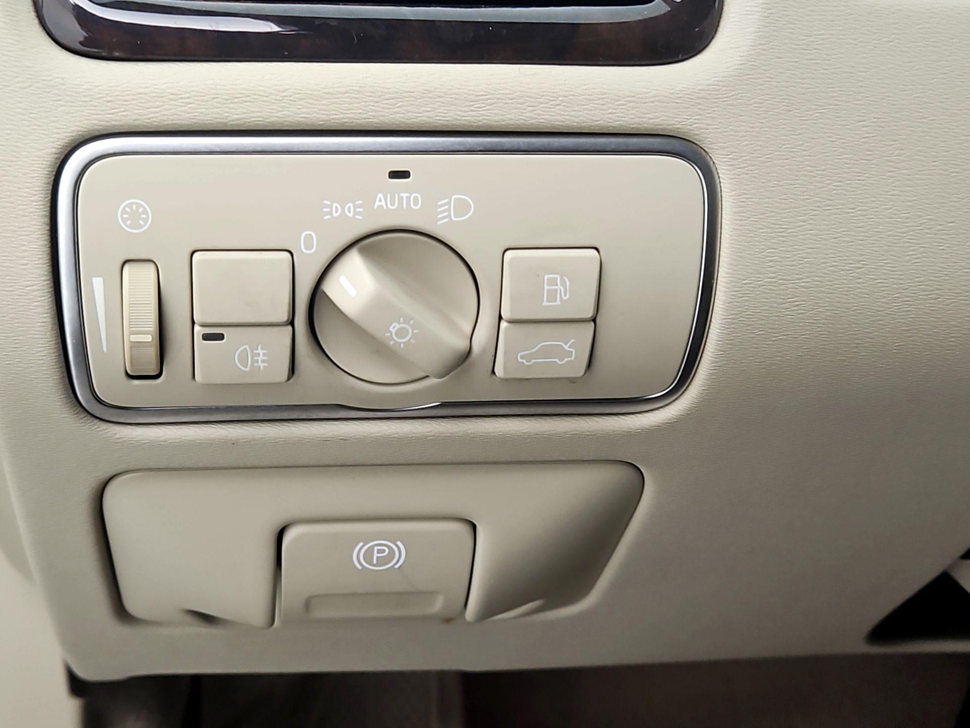 Thumbnail: 2016 Volvo S80 - 13