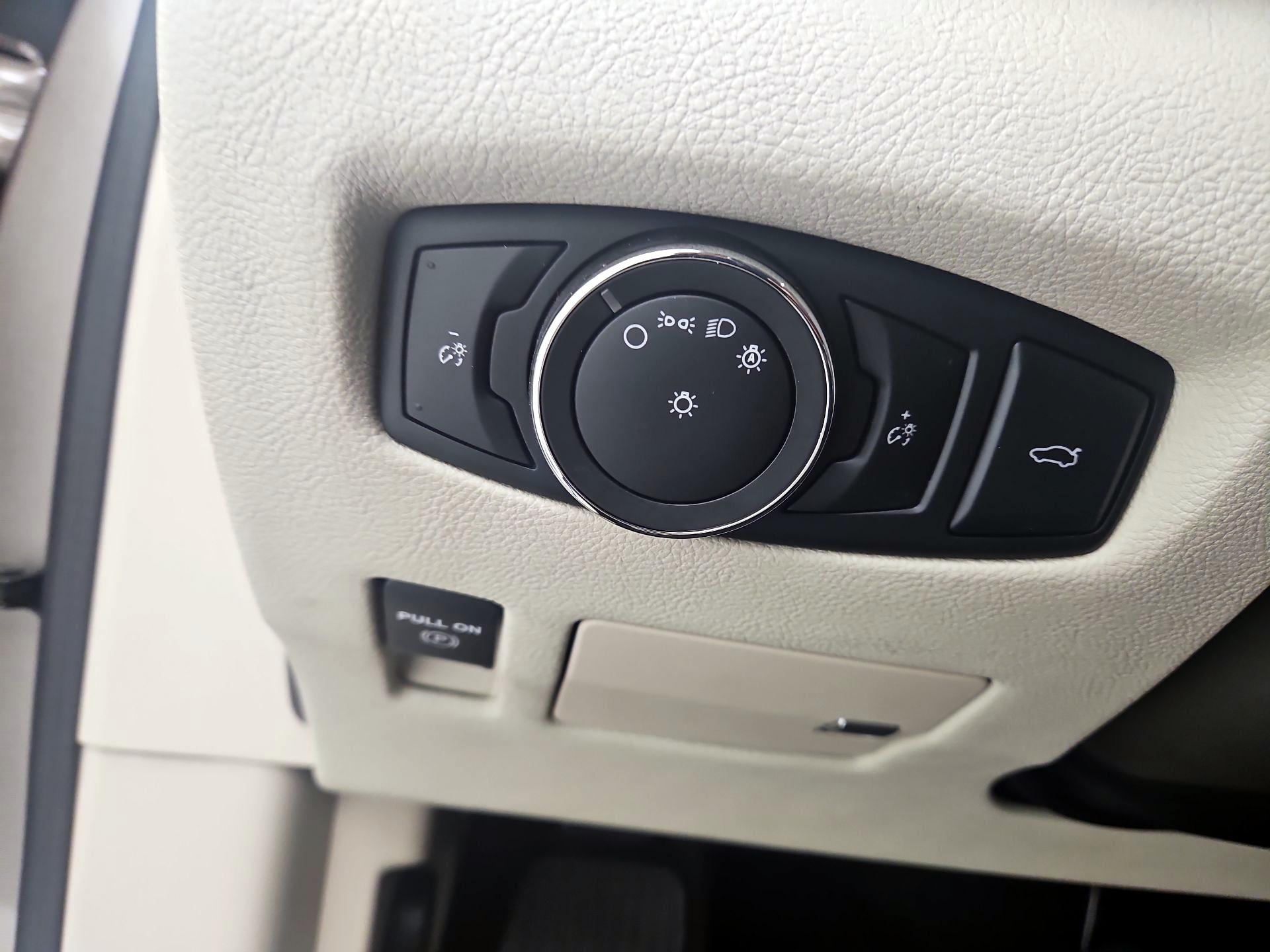 Thumbnail: 2018 Lincoln Continental - 13