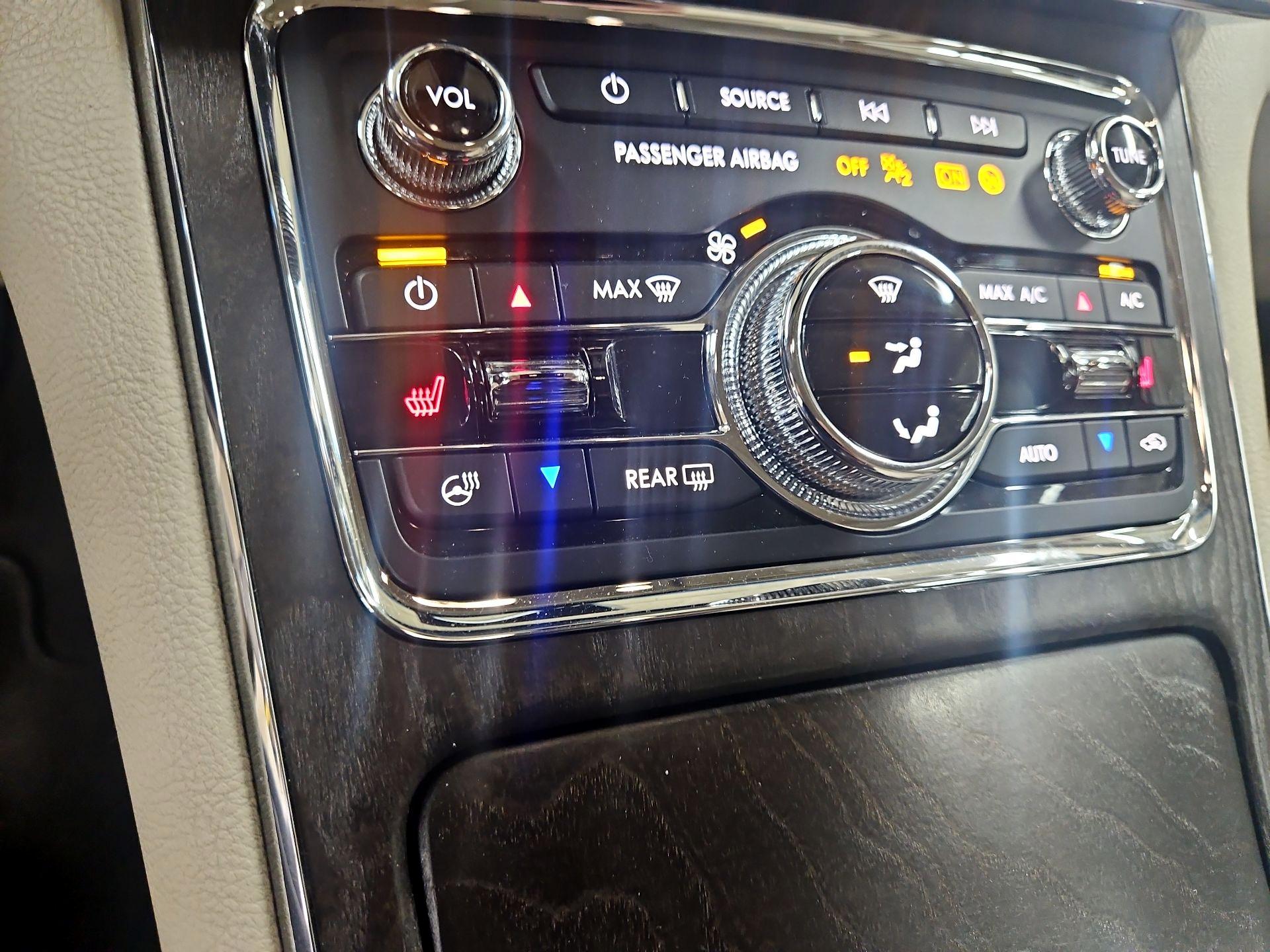 Thumbnail: 2018 Lincoln Continental - 16