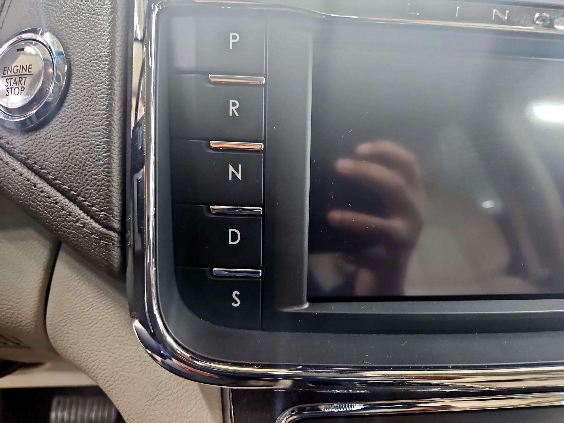 Thumbnail: 2018 Lincoln Continental - 17