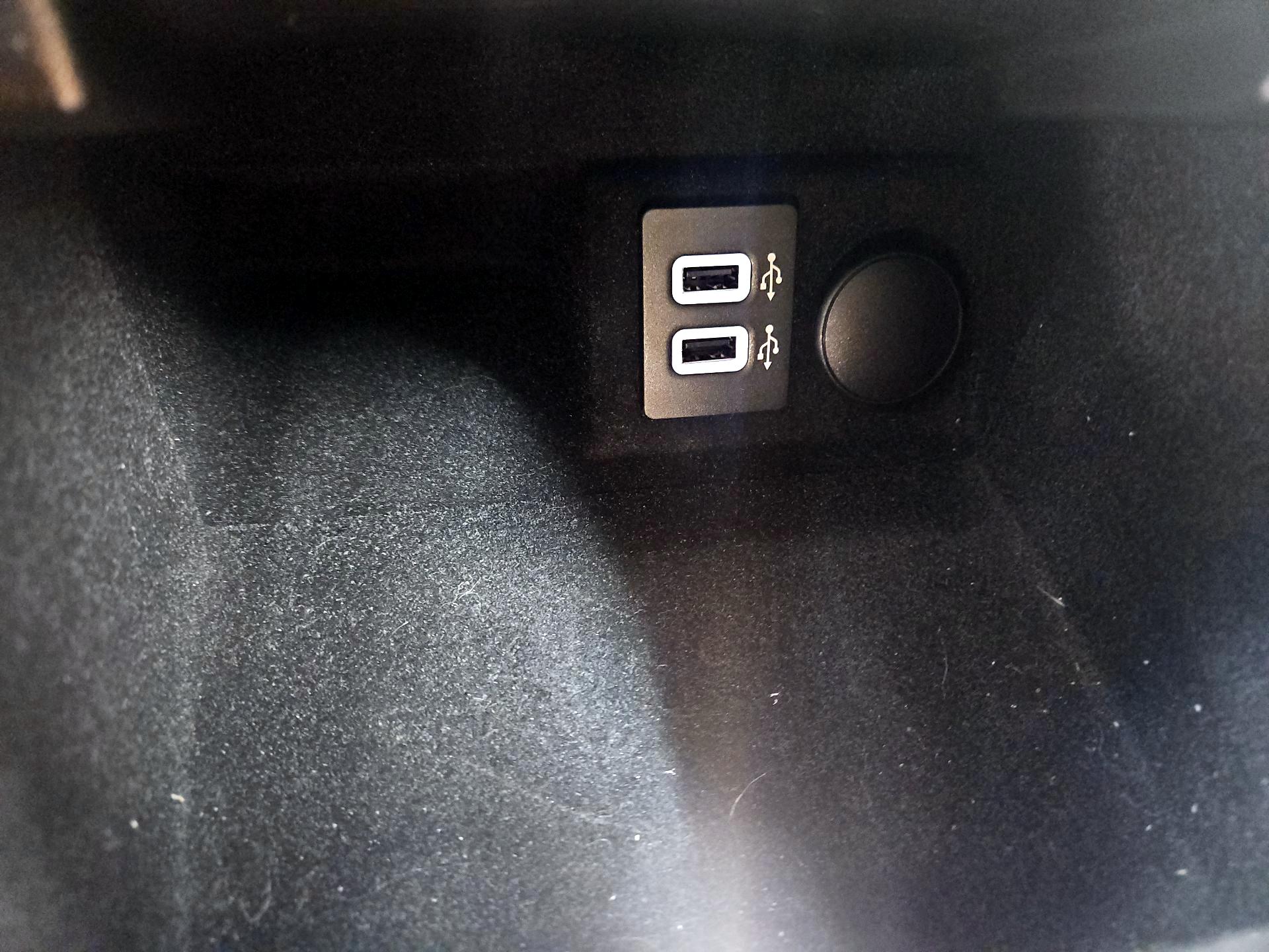 Thumbnail: 2018 Lincoln Continental - 18